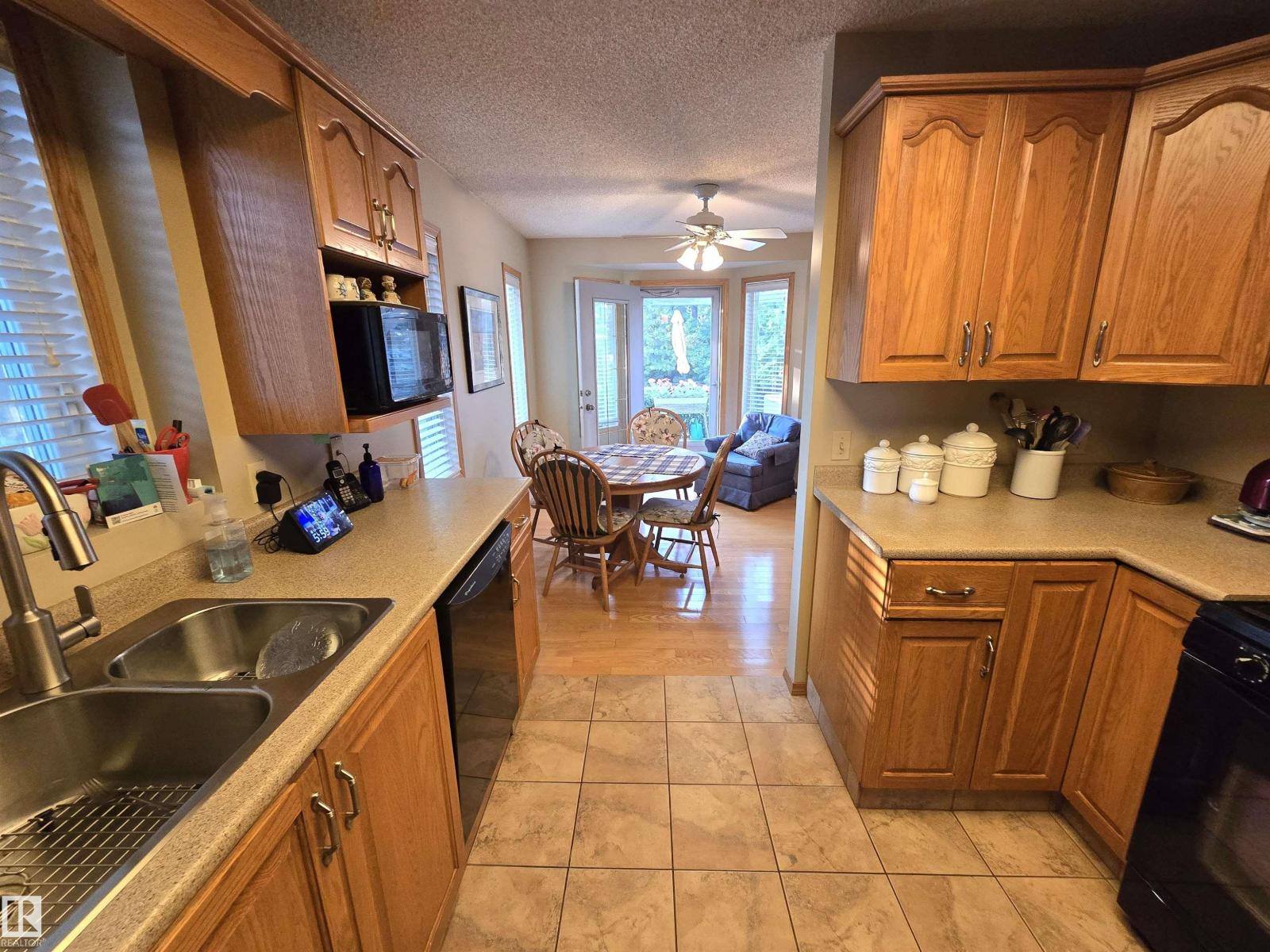 364 Rehwinkel Cl Nw, Edmonton, Alberta  T6R 1Y5 - Photo 7 - E4460000