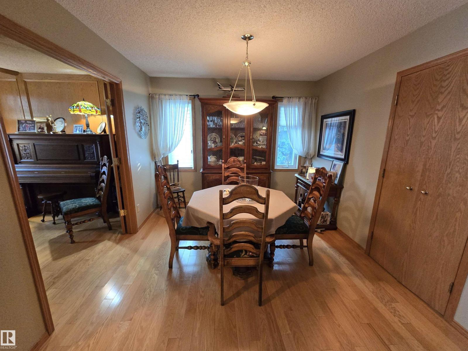 364 Rehwinkel Cl Nw, Edmonton, Alberta  T6R 1Y5 - Photo 6 - E4460000
