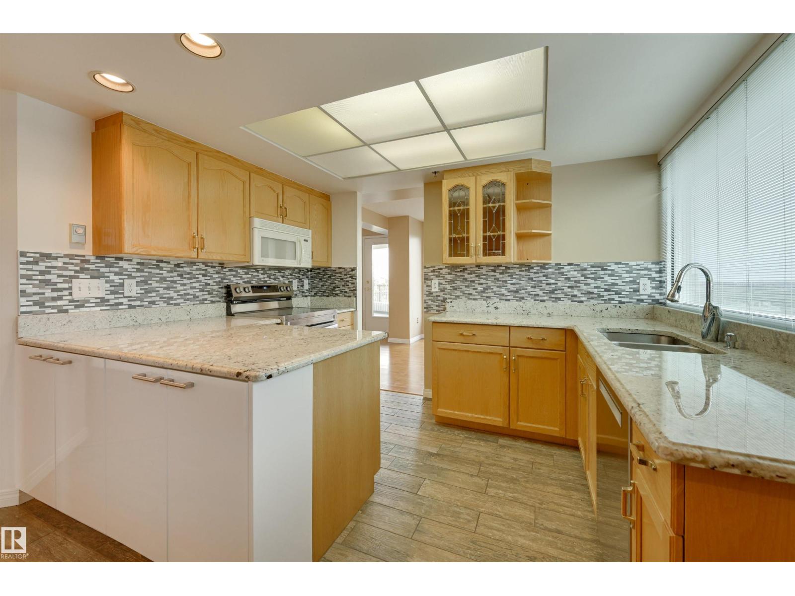 #1003 10721 Saskatchewan Dr Nw, Edmonton, Alberta  T6E 6H1 - Photo 11 - E4459999