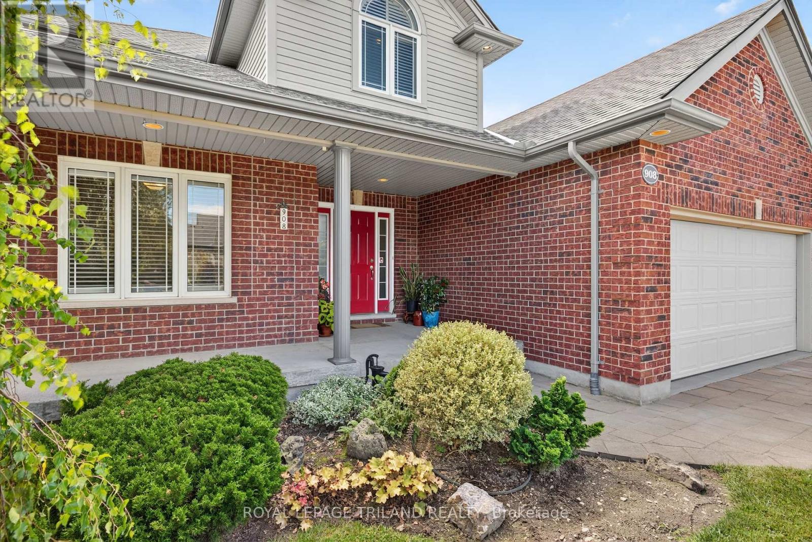 Photo 4 of 50 for 908 Collins Drive