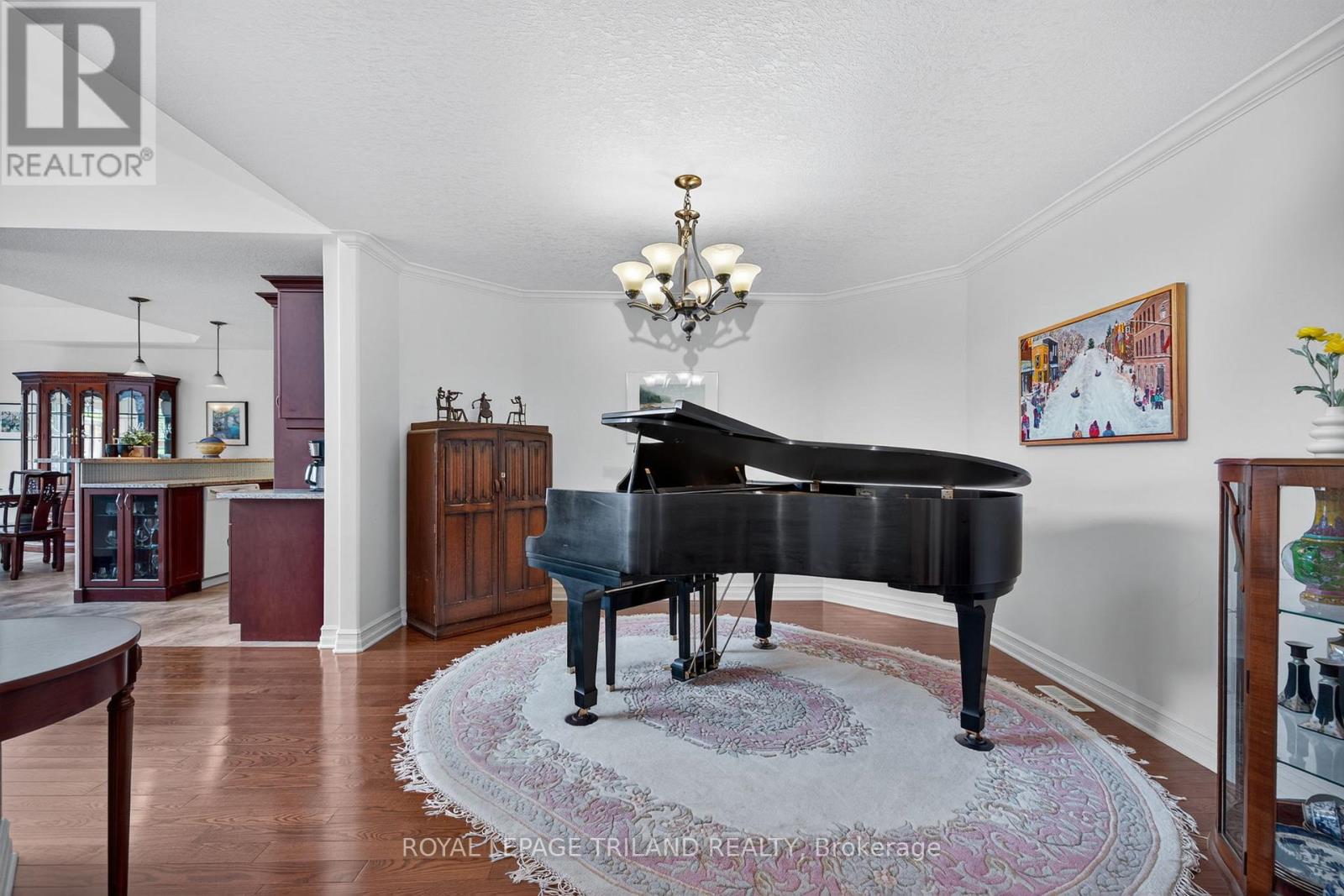 908 Collins Drive, London South, Ontario  N6K 4X6 - Photo 12 - X12374106