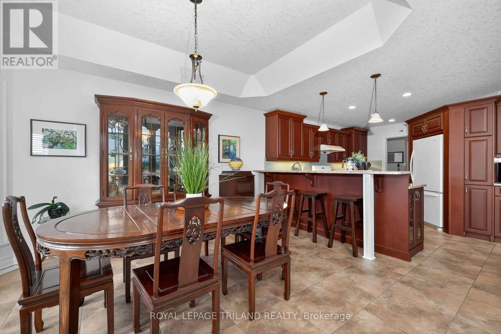 908 Collins Drive, London South, Ontario  N6K 4X6 - Photo 17 - X12374106