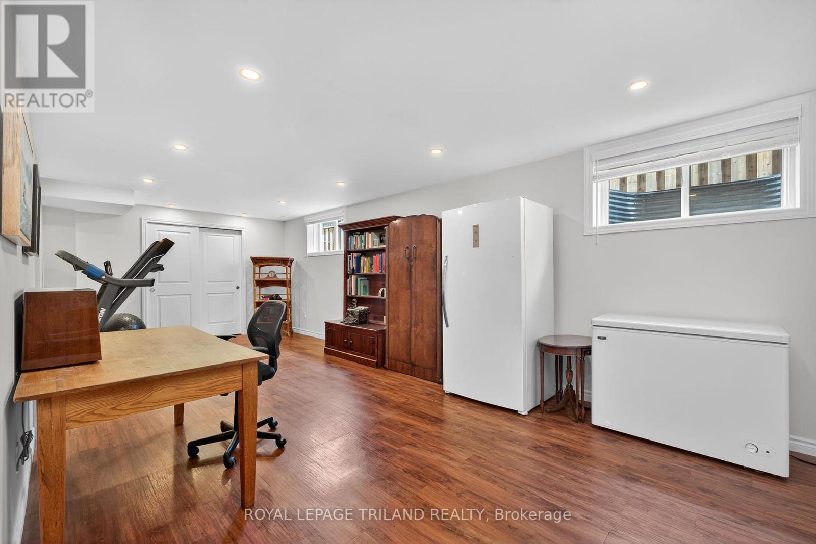 908 Collins Drive, London South, Ontario  N6K 4X6 - Photo 40 - X12374106