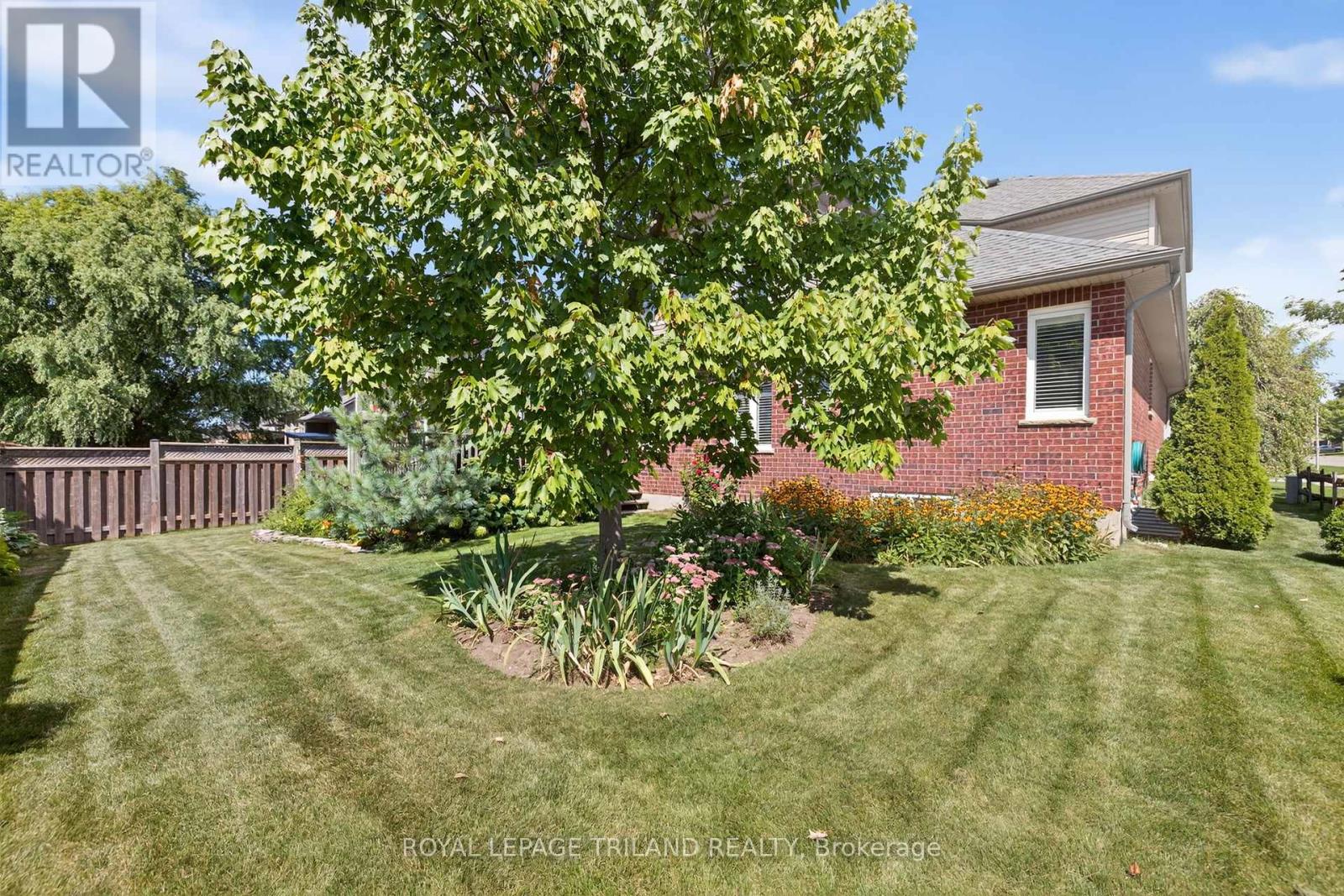 908 Collins Drive, London South, Ontario  N6K 4X6 - Photo 45 - X12374106