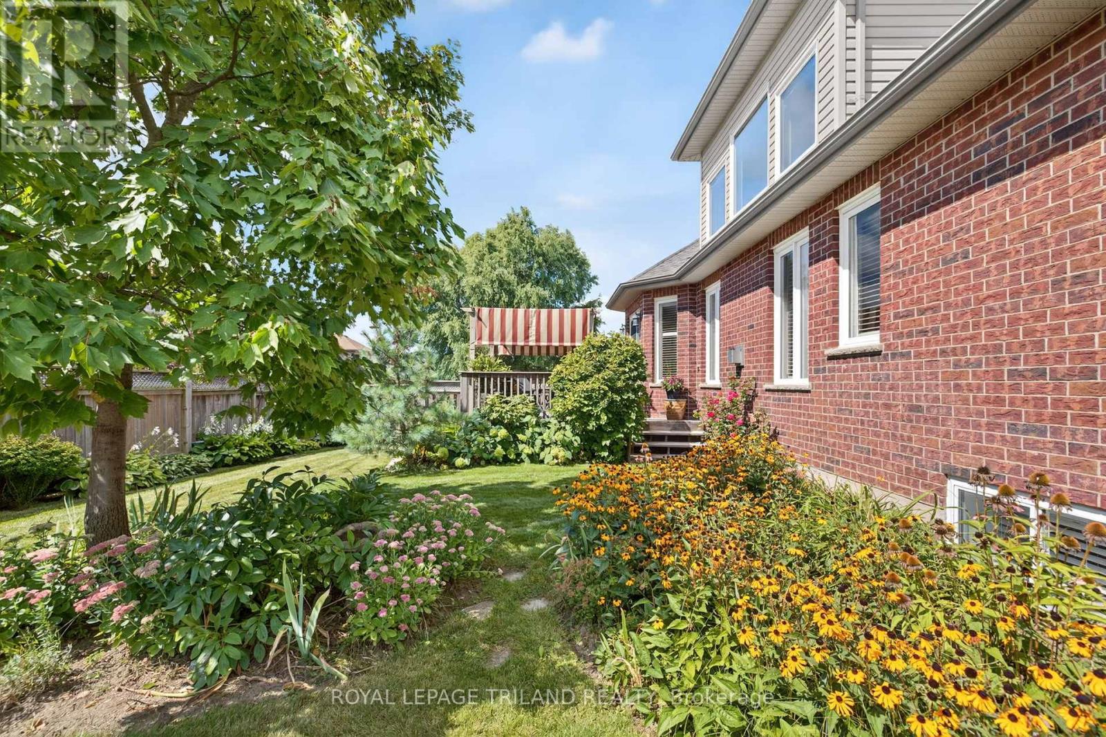 908 Collins Drive, London South, Ontario  N6K 4X6 - Photo 47 - X12374106
