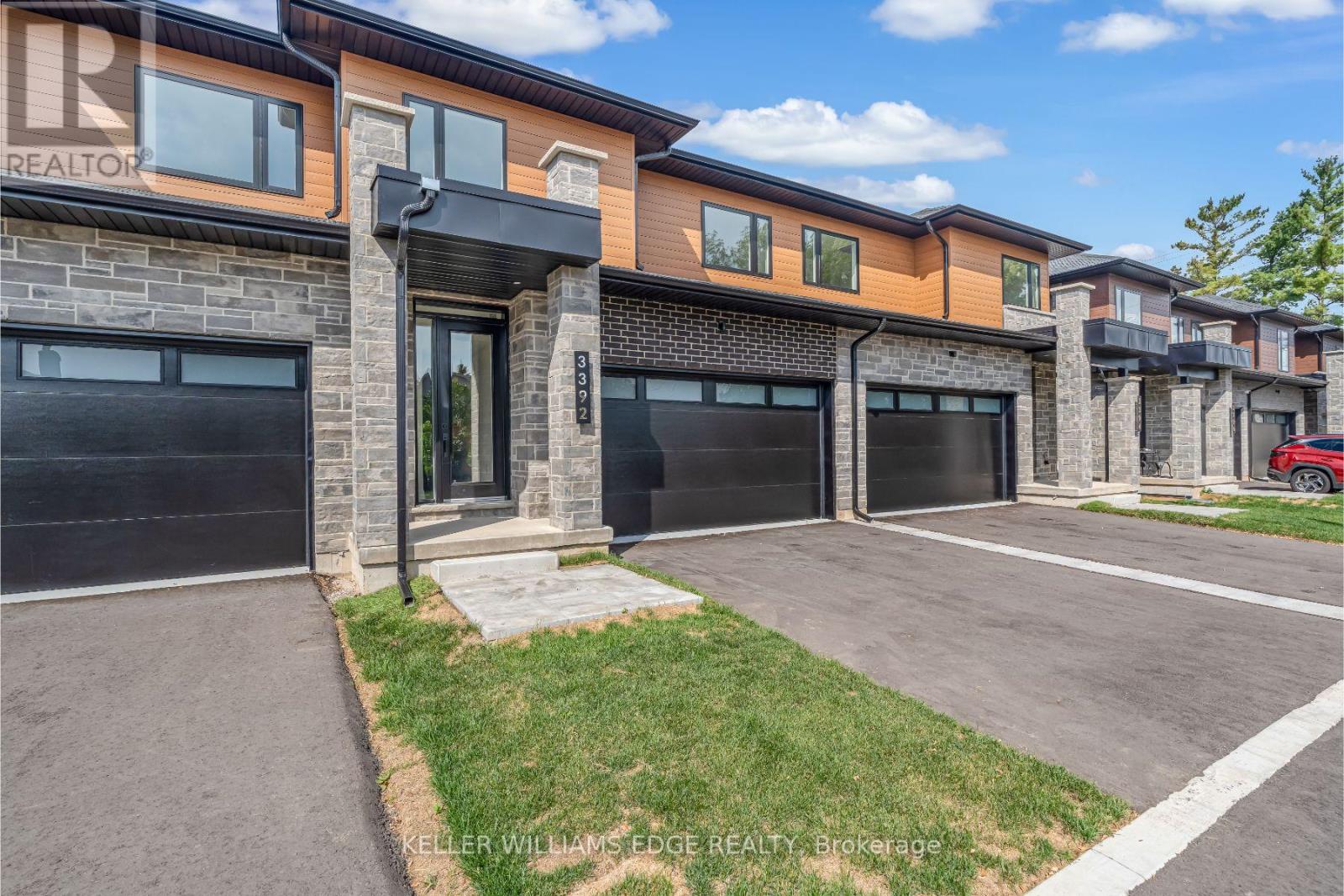 5 - 2154 Walkers Line, Burlington, Ontario  L7M 3R9 - Photo 2 - W12432948