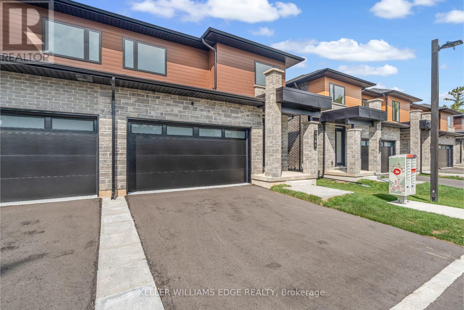 7 - 2154 Walkers Line, Burlington, Ontario  L7M 3R9 - Photo 3 - W12432993