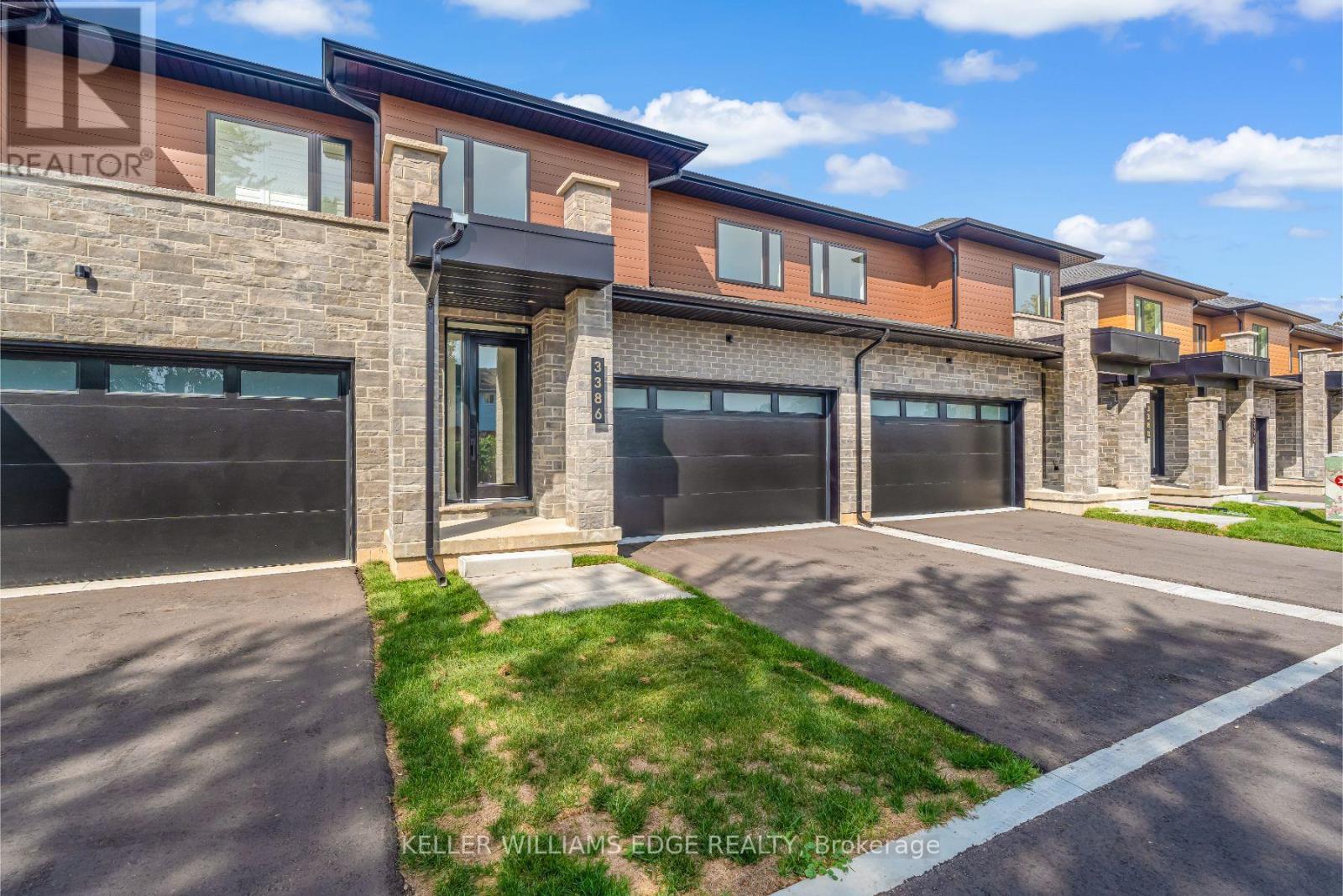 8 - 2154 Walkers Line, Burlington, Ontario  L7M 3R9 - Photo 4 - W12433000