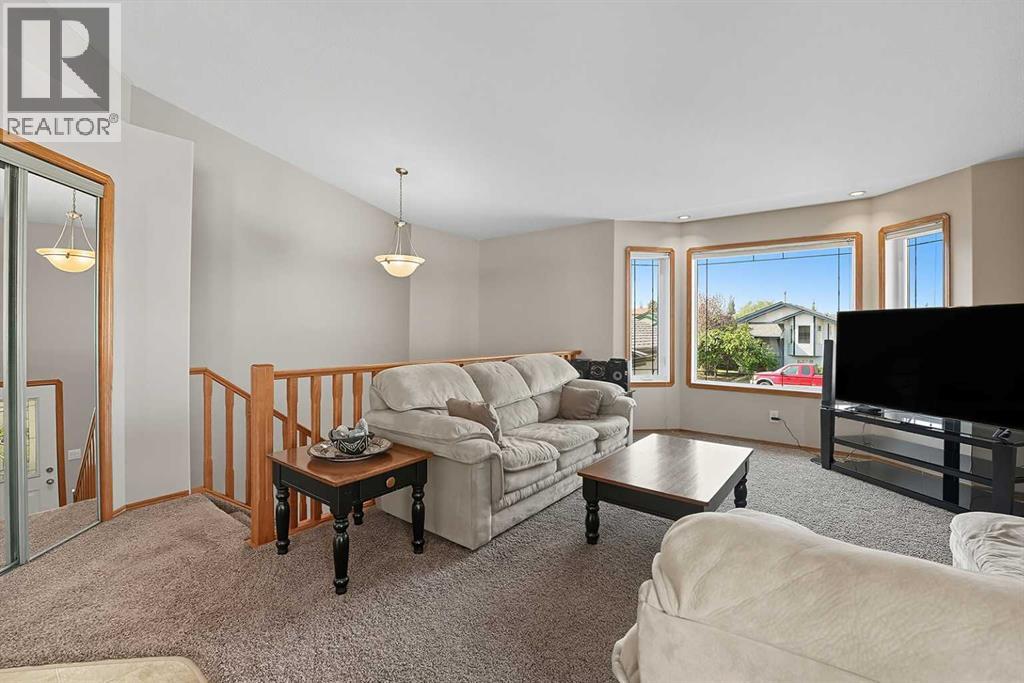 193 Westgate Crescent, Blackfalds, Alberta  T4M 0J9 - Photo 3 - A2256505