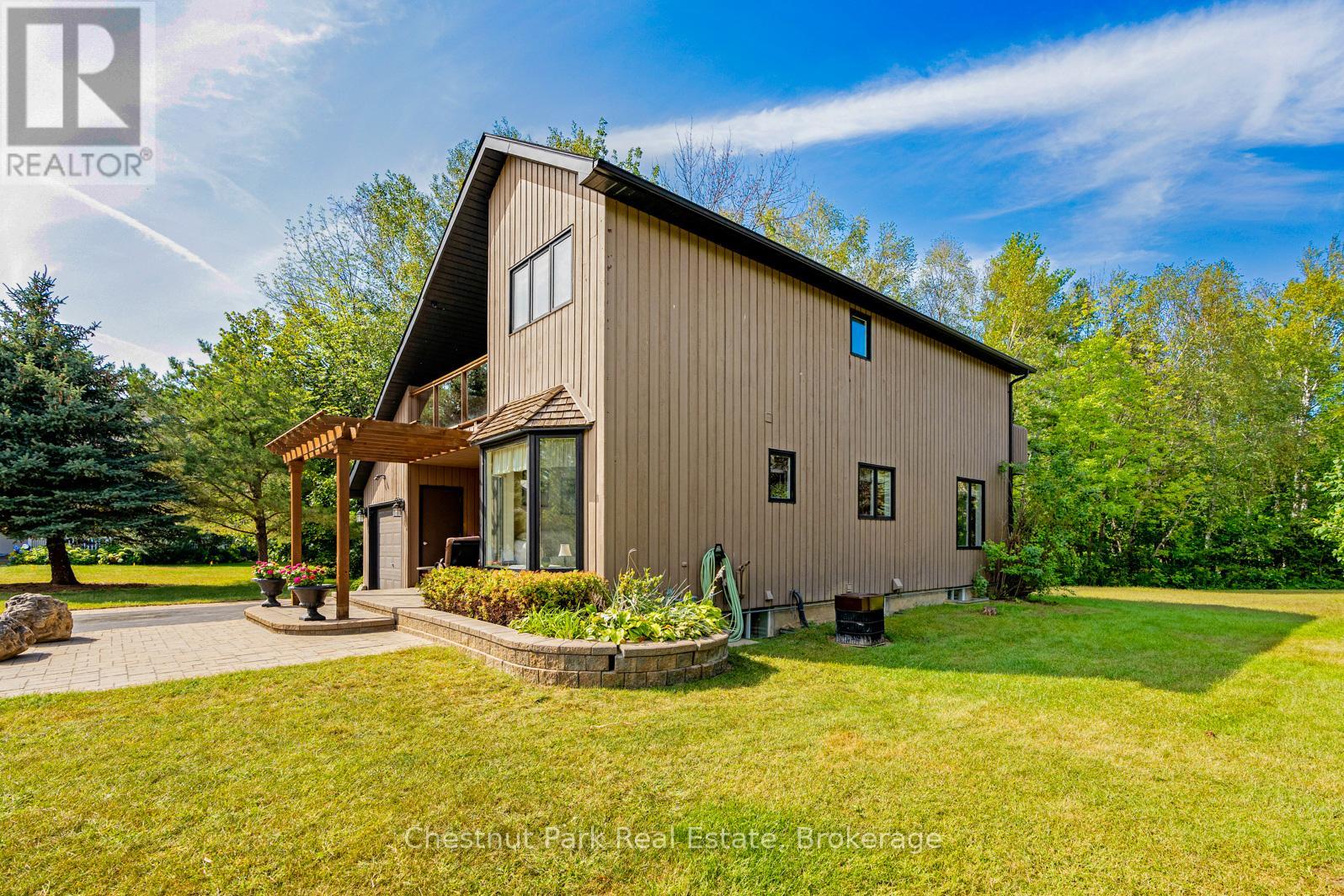 110 Laurie's Court, Blue Mountains, Ontario  L9Y 0L4 - Photo 3 - X12433085