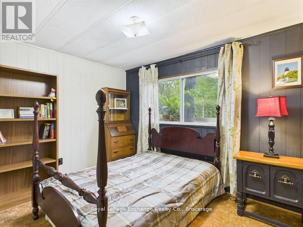 112 Huron Road, Huron-Kinloss, Ontario  N0G 2R0 - Photo 18 - X12433094