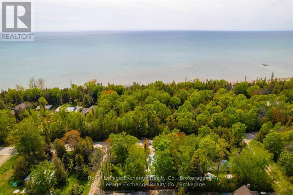 112 Huron Road, Huron-Kinloss, Ontario  N0G 2R0 - Photo 2 - X12433094