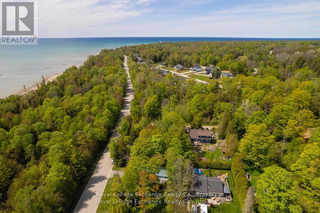 112 Huron Road, Huron-Kinloss, Ontario  N0G 2R0 - Photo 3 - X12433094