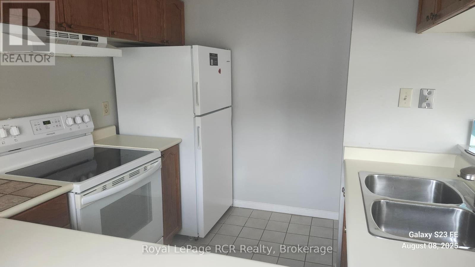 220 - 107 Wintergreen Place, Blue Mountains, Ontario  L9Y 0E8 - Photo 3 - X12433102