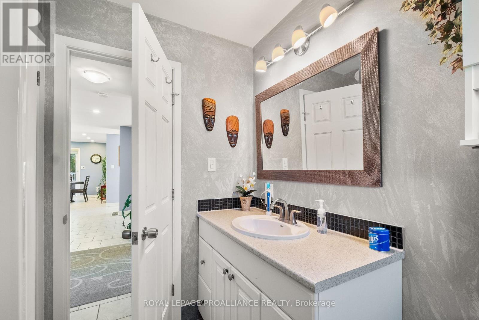 2535 Castlehill Drive, Cobourg, Ontario  K9A 0T3 - Photo 23 - X12433176