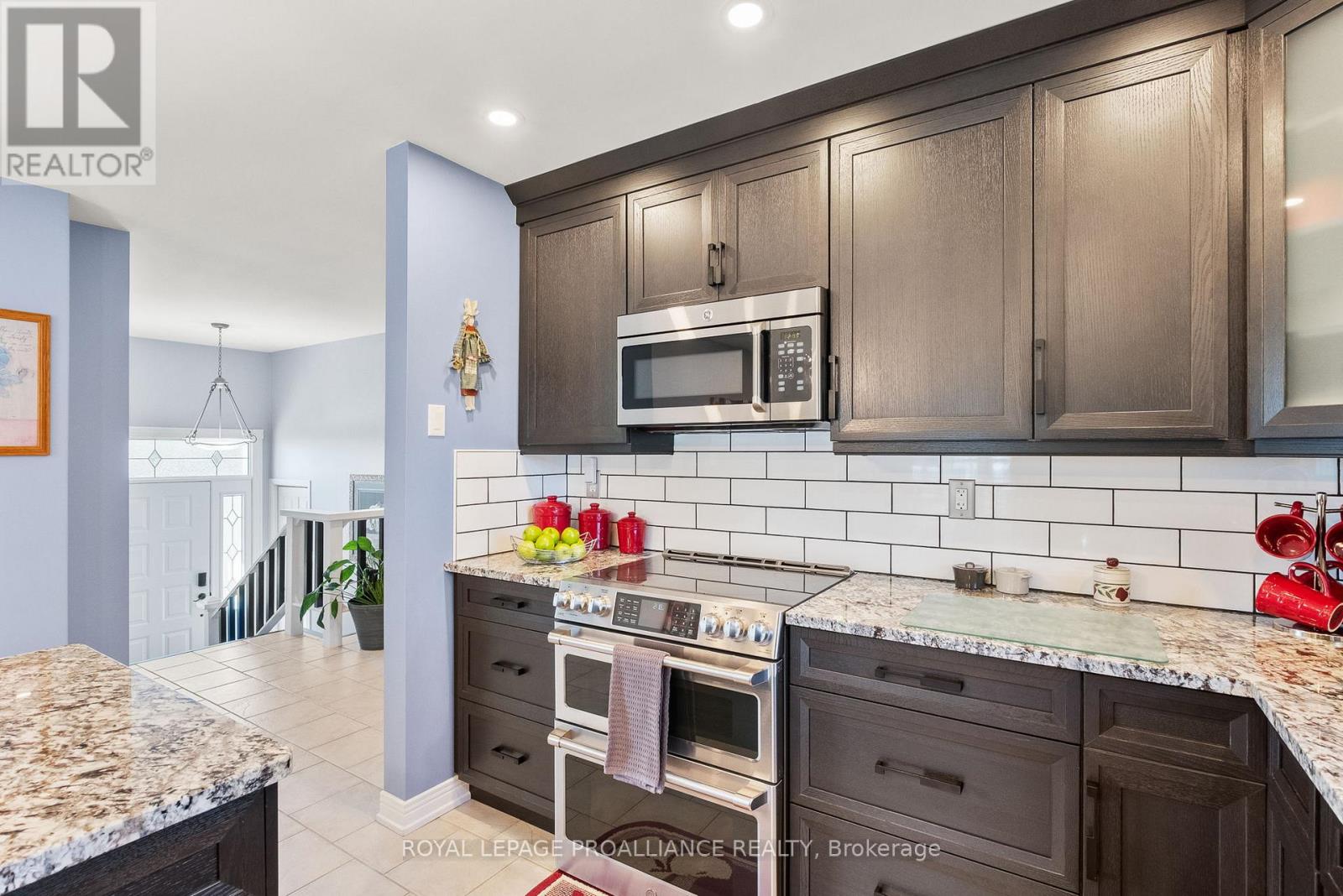 2535 Castlehill Drive, Cobourg, Ontario  K9A 0T3 - Photo 7 - X12433176