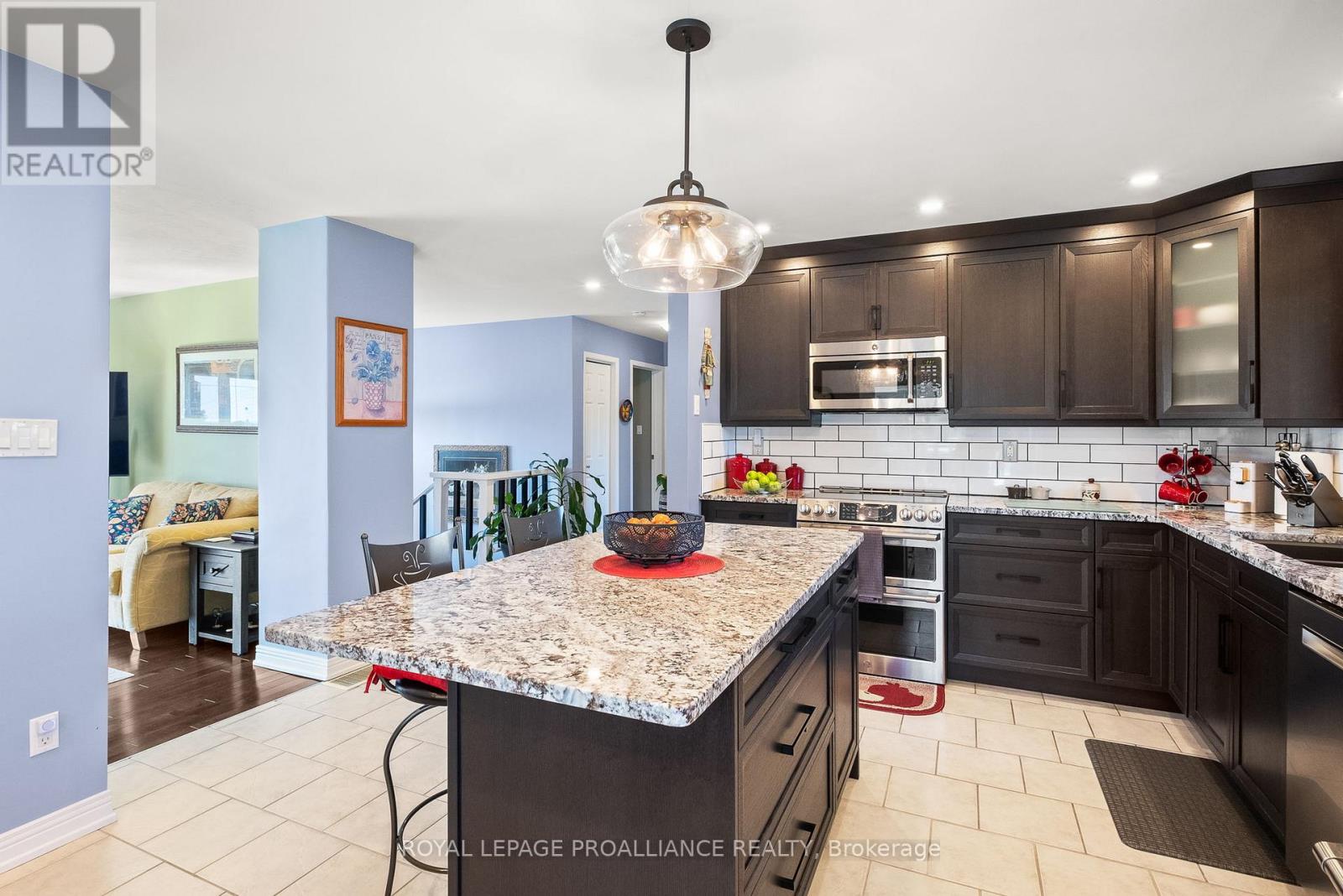 2535 Castlehill Drive, Cobourg, Ontario  K9A 0T3 - Photo 9 - X12433176