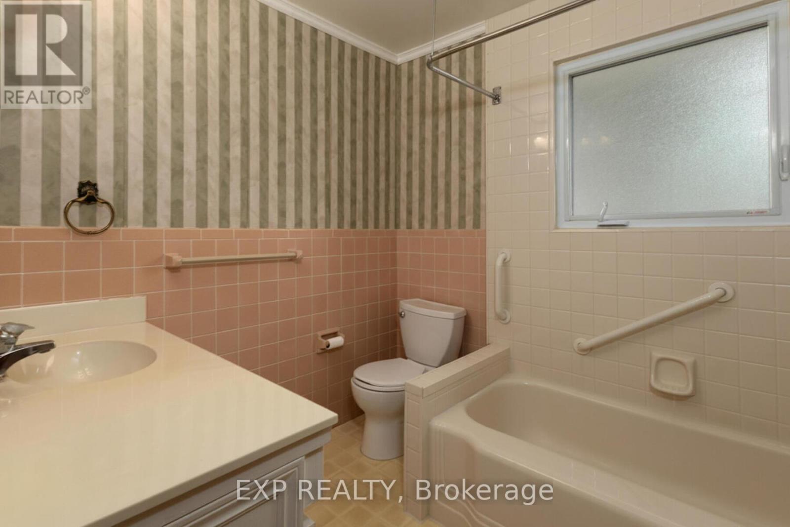 1184 Addison Drive, London East, Ontario  N5V 2N9 - Photo 12 - X12433093