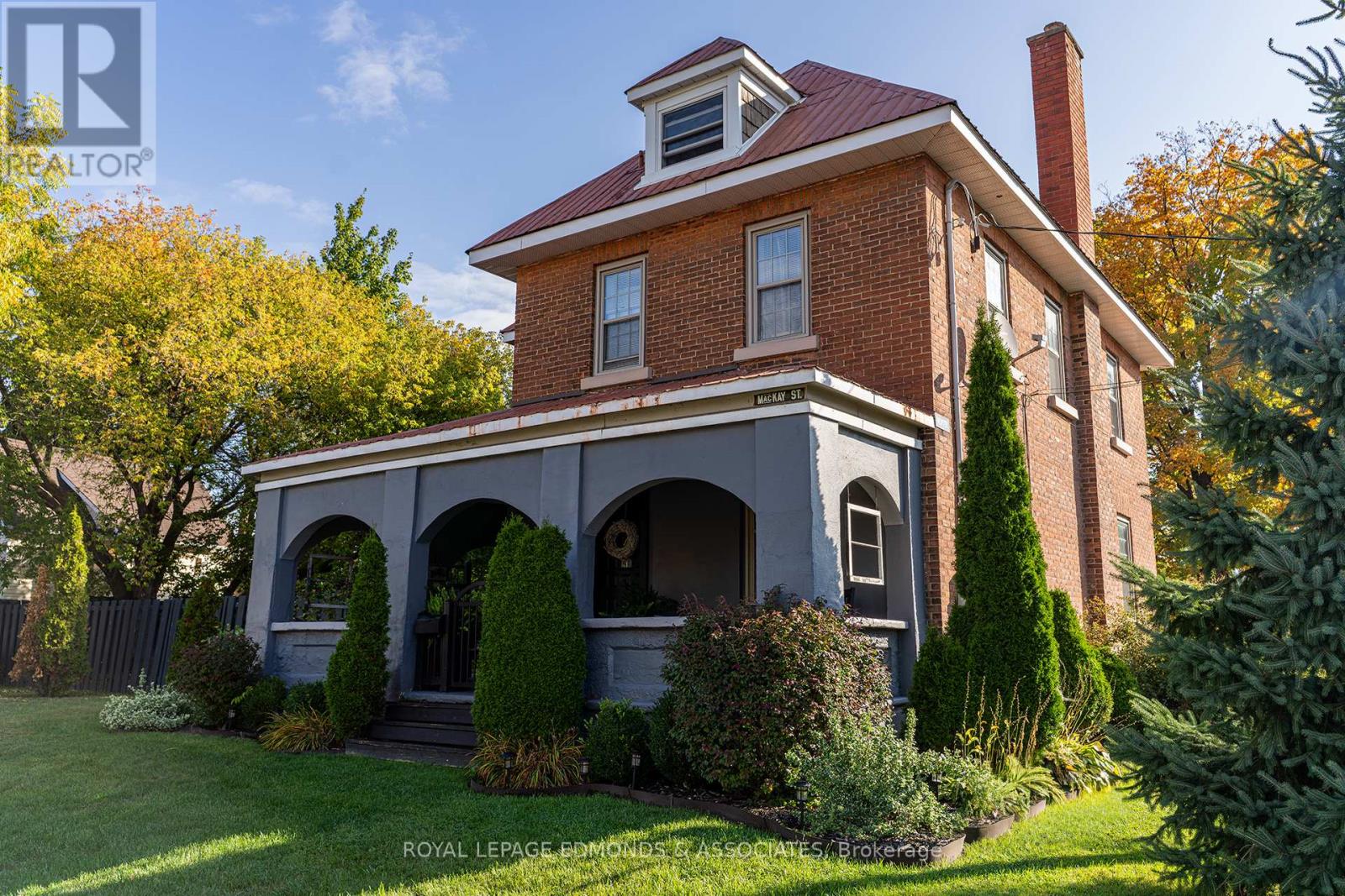 561 MACKAY STREET, Pembroke, Ontario