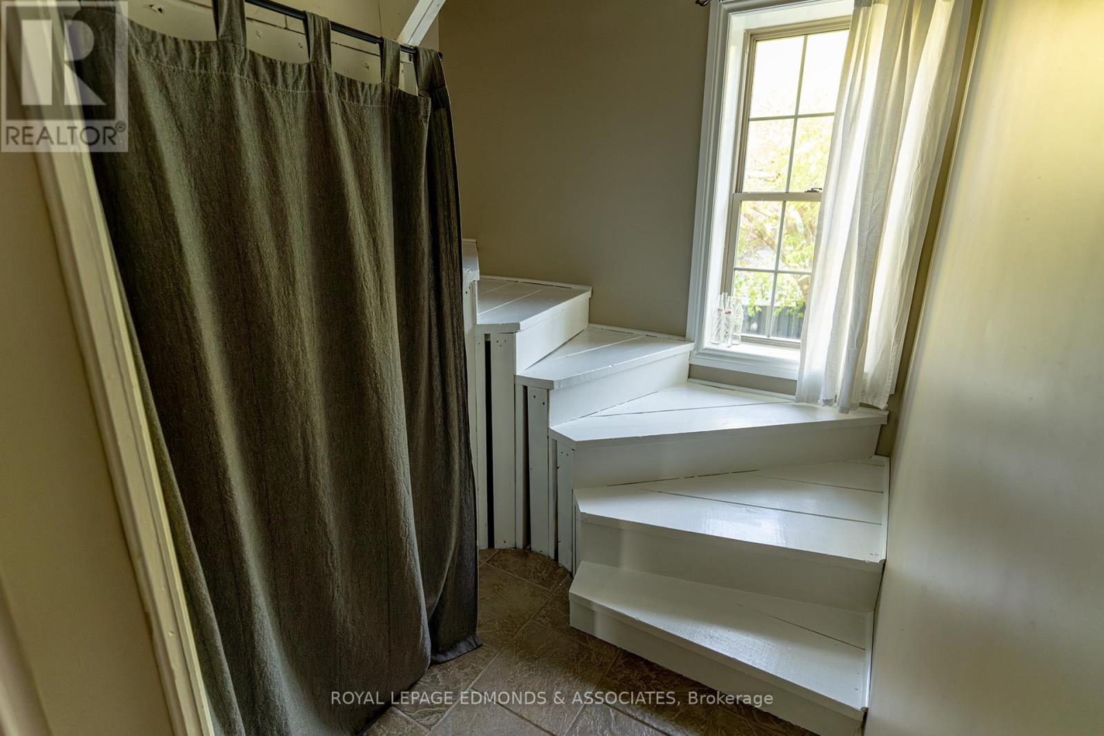 561 Mackay Street, Pembroke, Ontario  K8A 1E8 - Photo 31 - X12433092