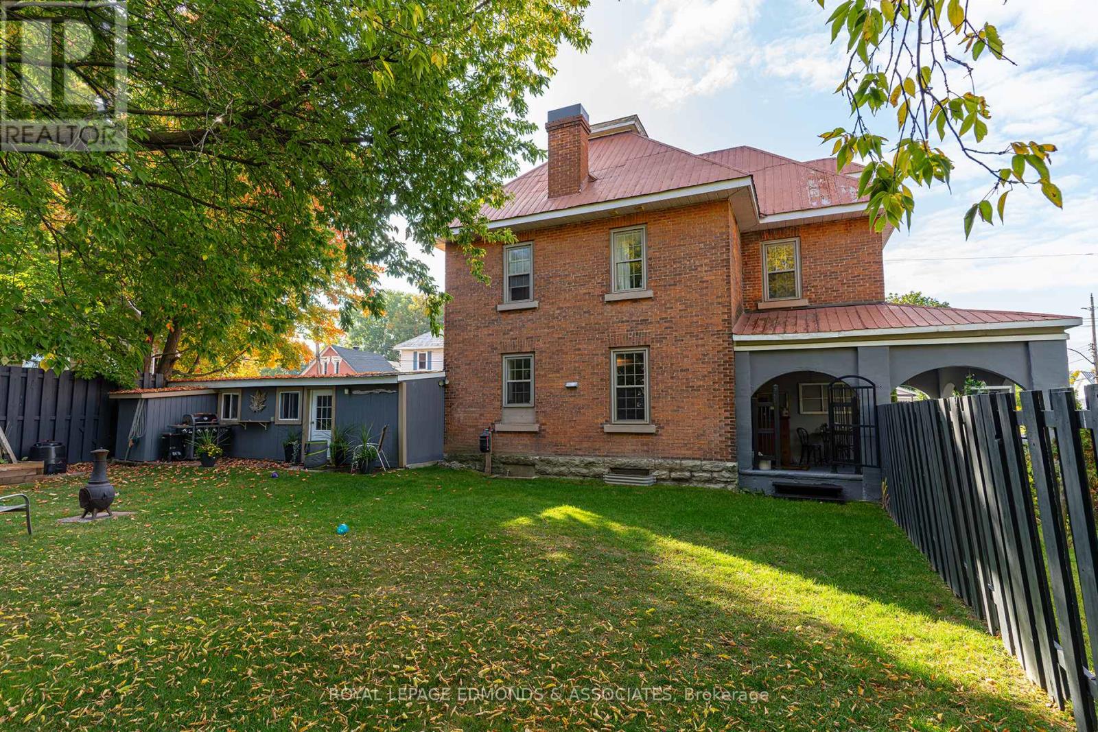 561 Mackay Street, Pembroke, Ontario  K8A 1E8 - Photo 38 - X12433092
