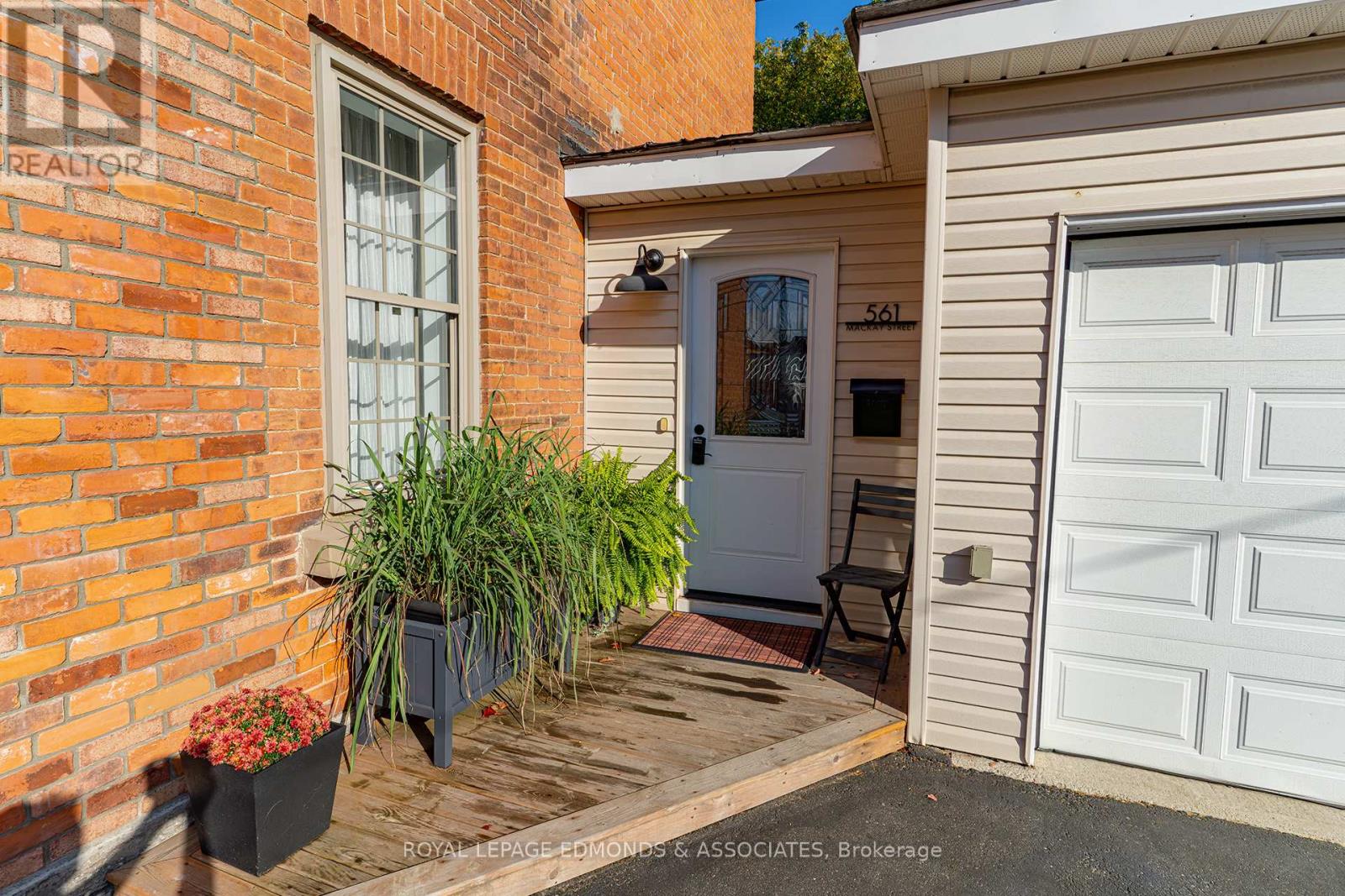 561 Mackay Street, Pembroke, Ontario  K8A 1E8 - Photo 4 - X12433092