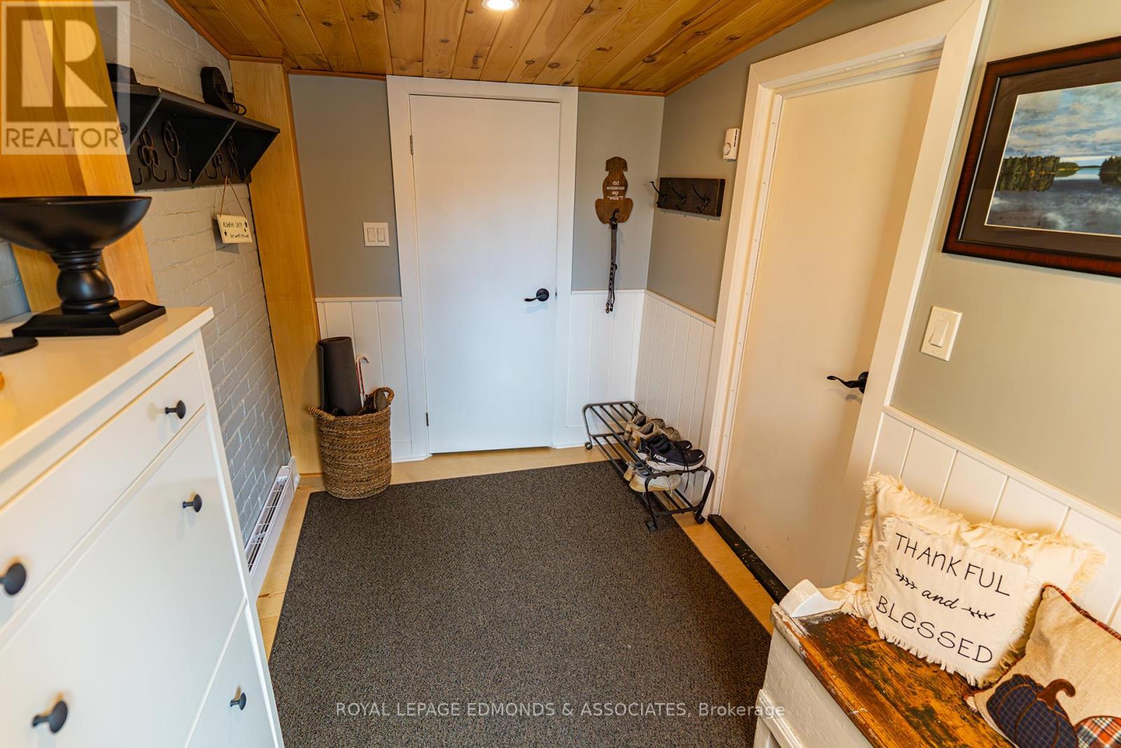 561 Mackay Street, Pembroke, Ontario  K8A 1E8 - Photo 6 - X12433092