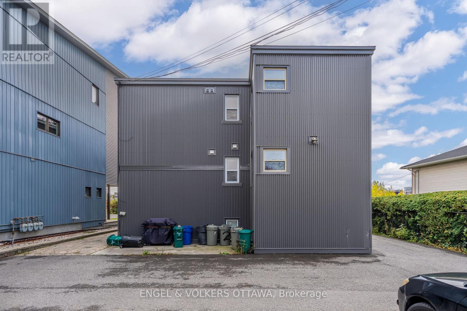 17 Wright Street, Ottawa, Ontario  K1K 2C8 - Photo 2 - X12433138