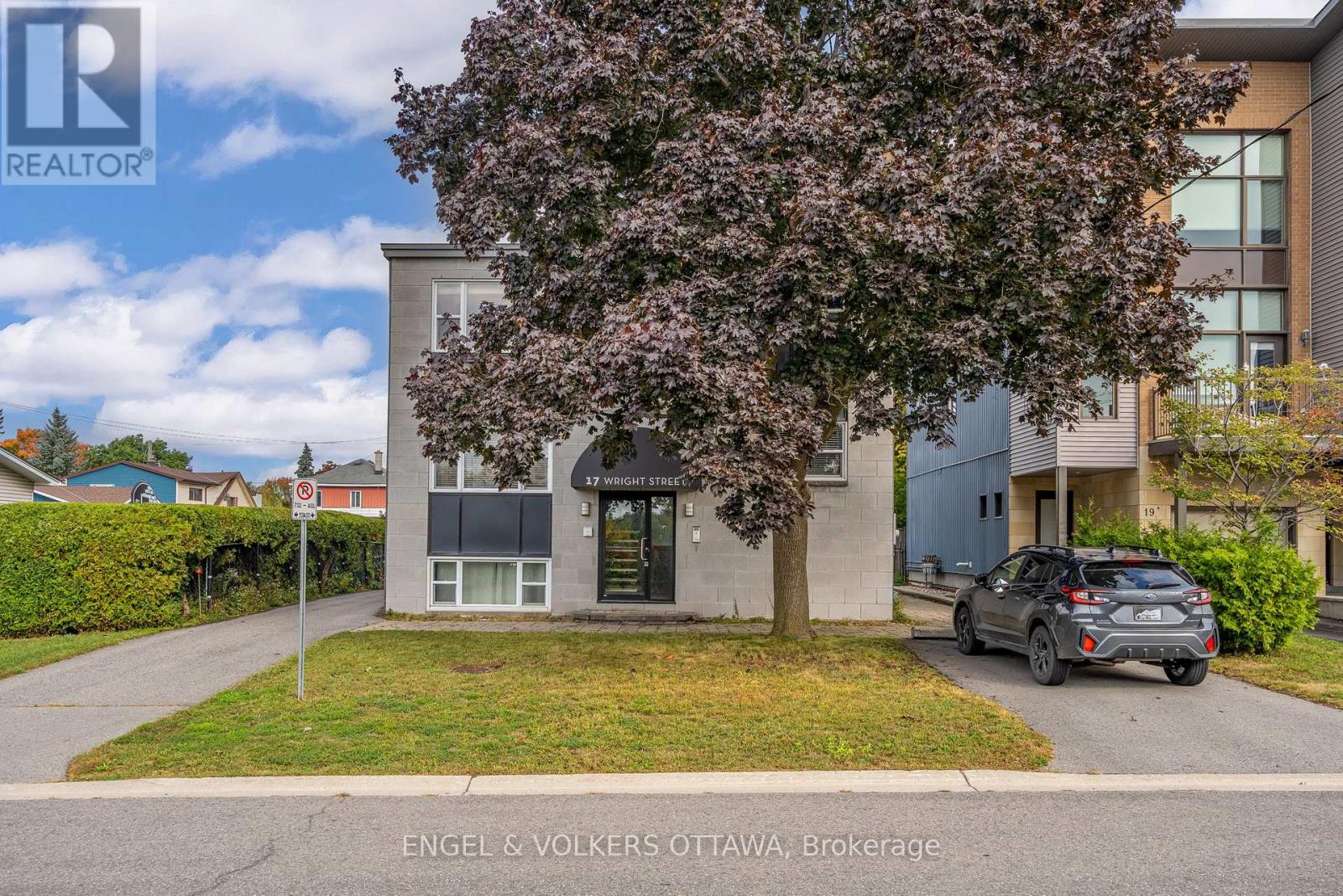 17 Wright Street, Ottawa, Ontario  K1K 2C8 - Photo 3 - X12433138