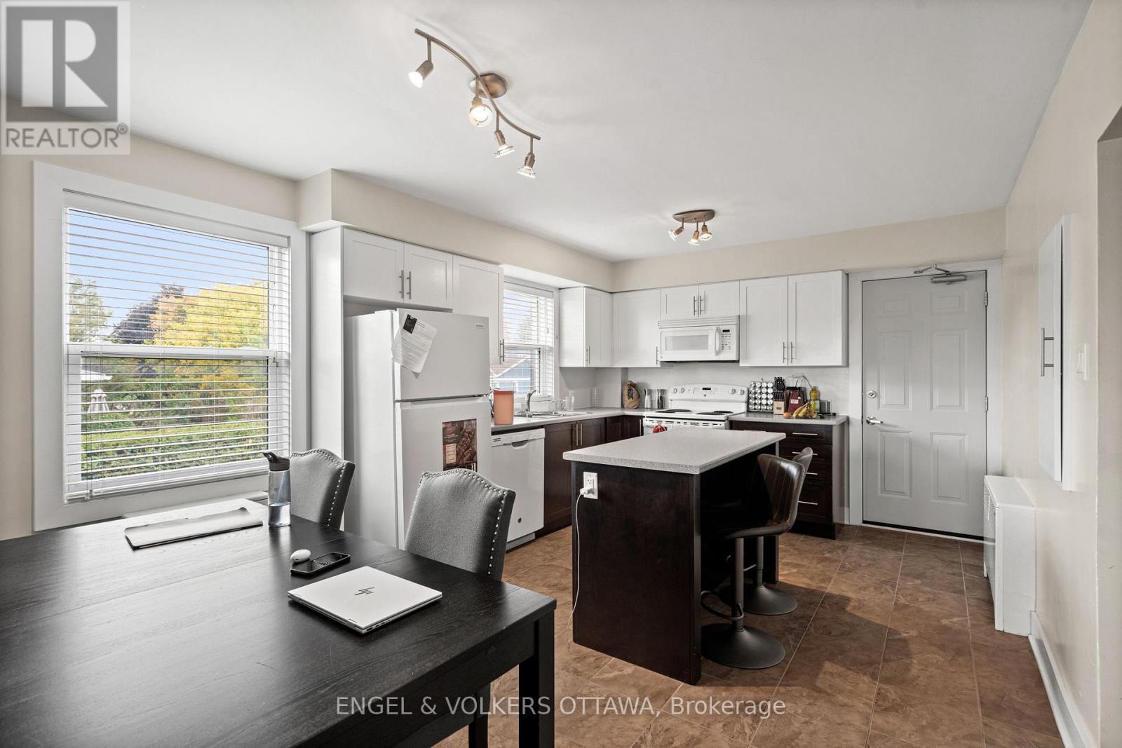 17 Wright Street, Ottawa, Ontario  K1K 2C8 - Photo 6 - X12433138