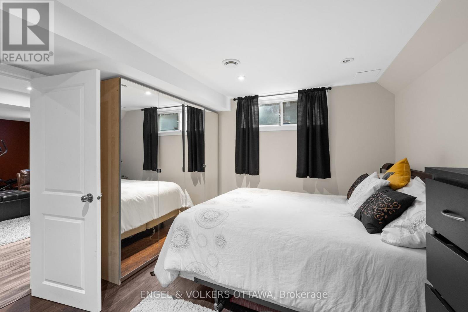 511 Erinwoods Circle, Ottawa, Ontario  K2J 5M5 - Photo 33 - X12433143