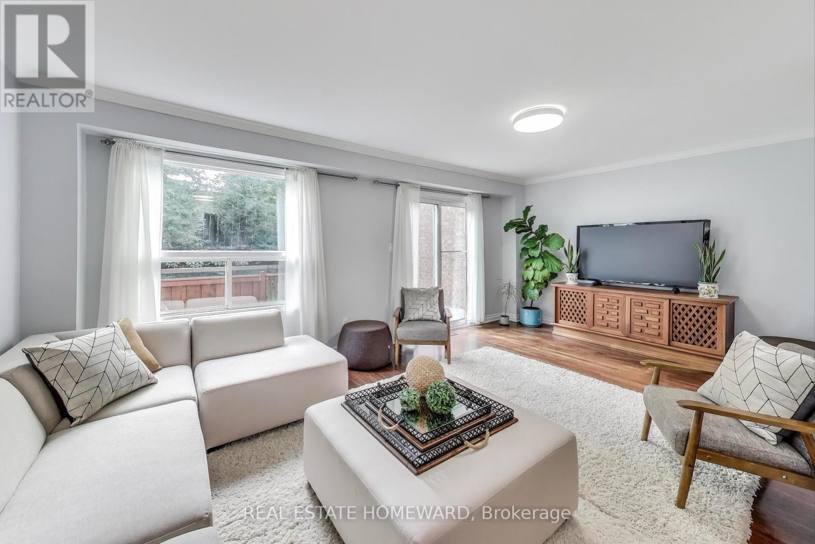 9 - 25 WHITECAP BOULEVARD, Toronto, Ontario