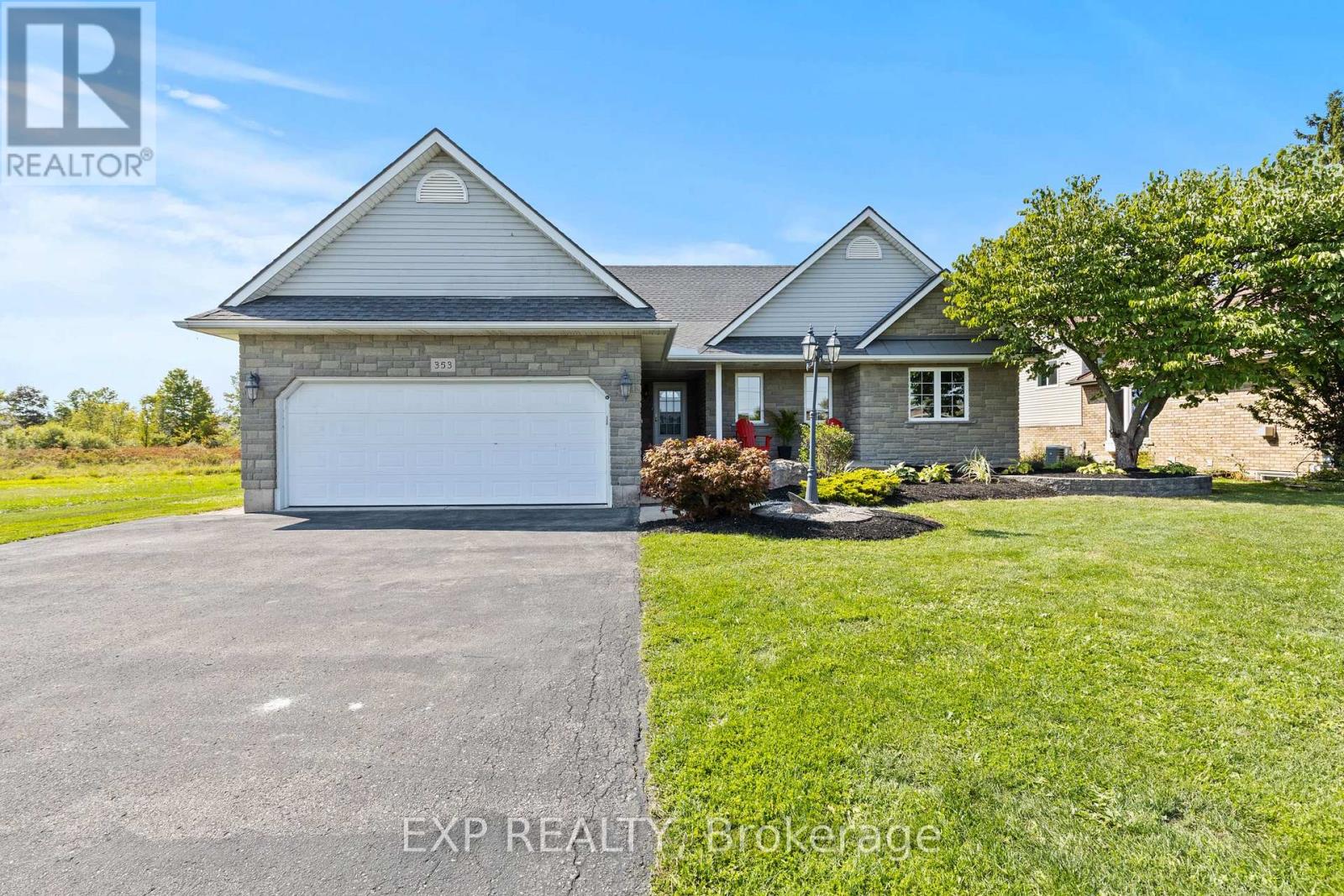353 South Pelham Road, Welland (West Welland), Ontario  L3B 5N8 - Photo 1 - X12433097