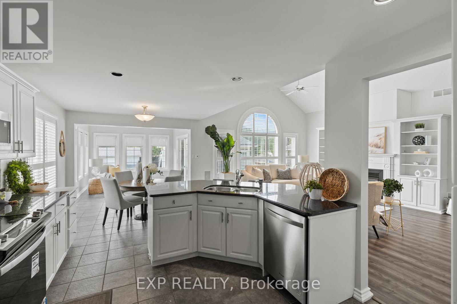 353 South Pelham Road, Welland (West Welland), Ontario  L3B 5N8 - Photo 11 - X12433097