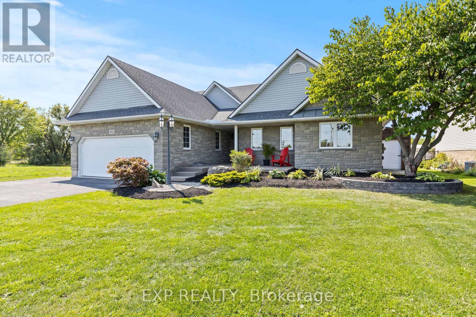 353 South Pelham Road, Welland (West Welland), Ontario  L3B 5N8 - Photo 3 - X12433097