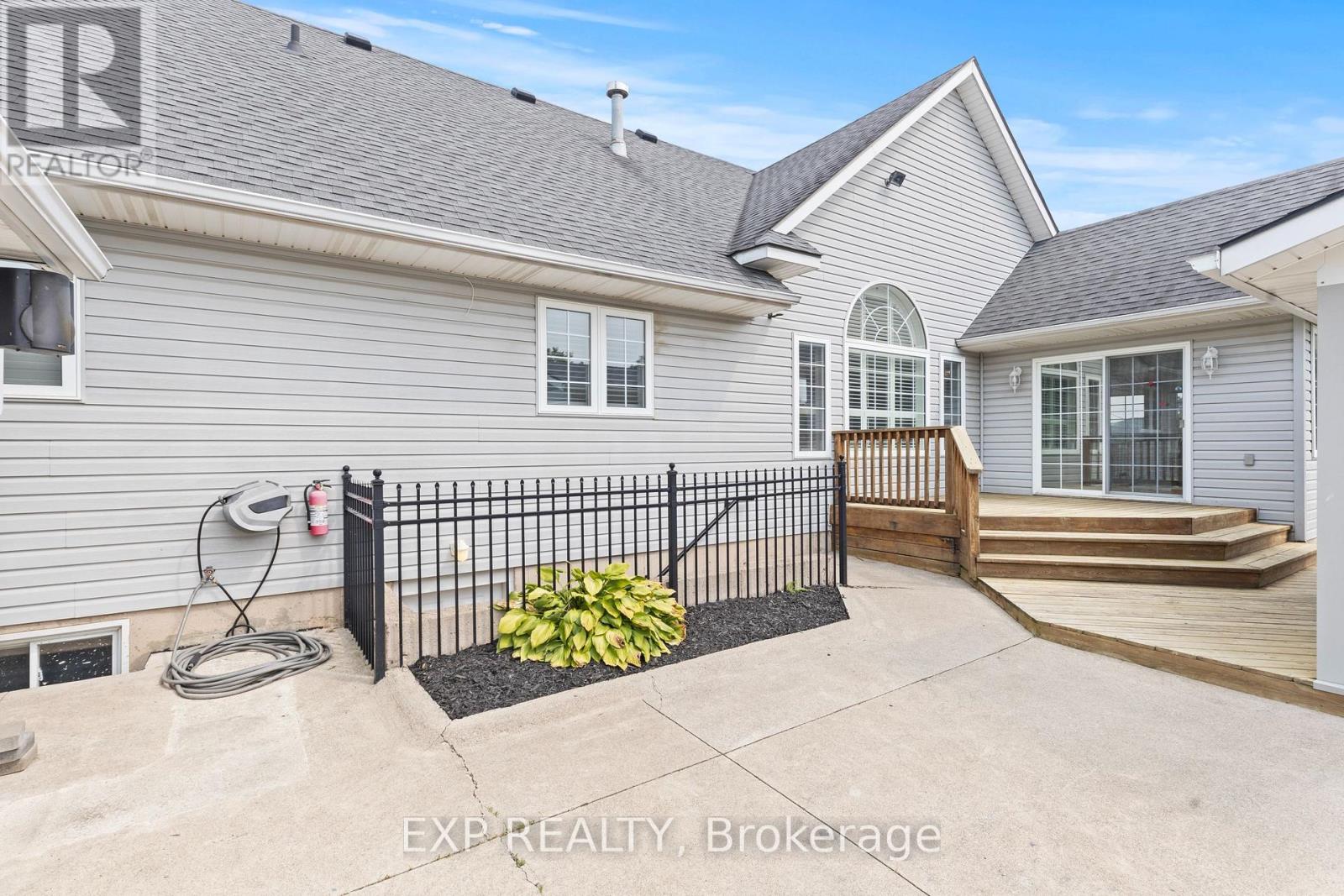 353 South Pelham Road, Welland (West Welland), Ontario  L3B 5N8 - Photo 39 - X12433097
