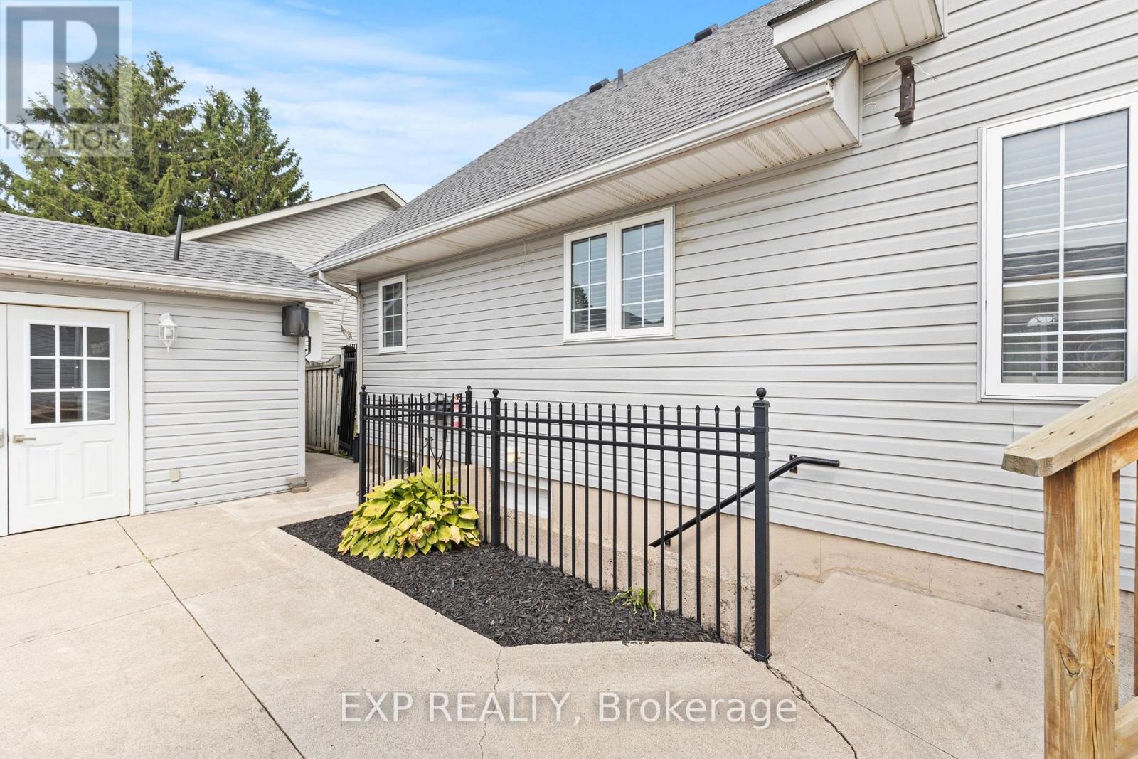 353 South Pelham Road, Welland (West Welland), Ontario  L3B 5N8 - Photo 40 - X12433097