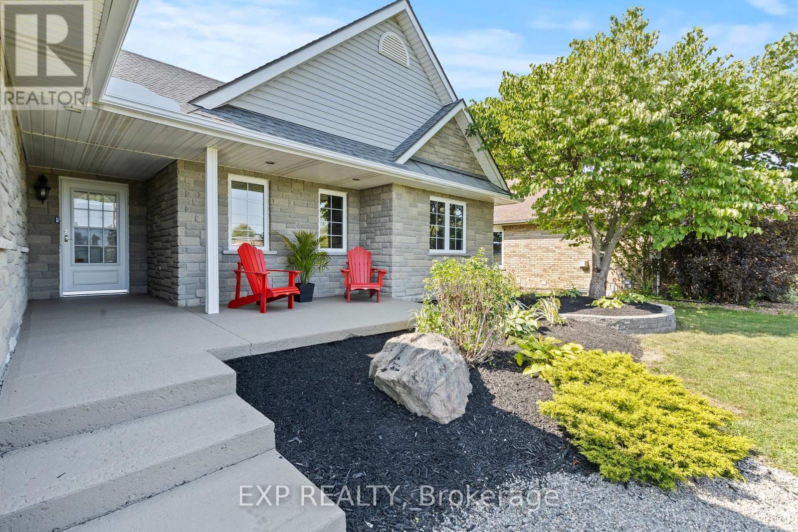 353 South Pelham Road, Welland (West Welland), Ontario  L3B 5N8 - Photo 5 - X12433097