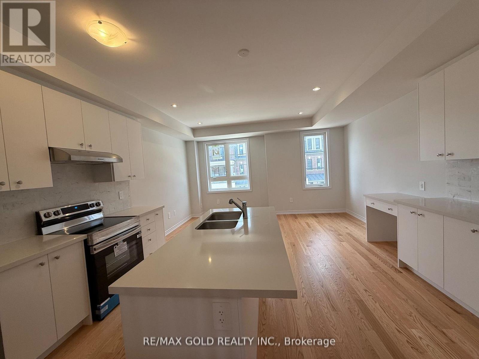 5954 Saigon Street, Mississauga, Ontario  L5V 2V9 - Photo 11 - W12433029