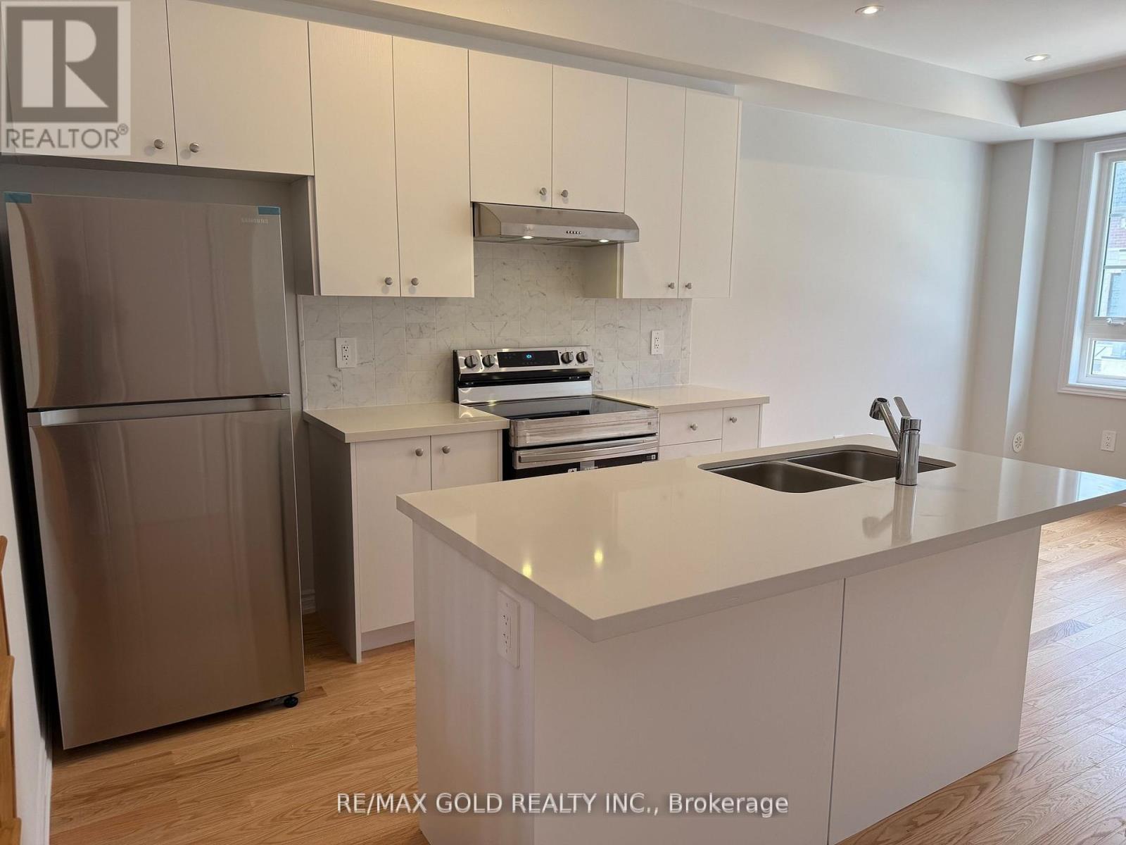 5954 Saigon Street, Mississauga, Ontario  L5V 2V9 - Photo 12 - W12433029