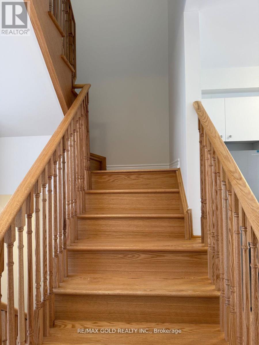 5954 Saigon Street, Mississauga, Ontario  L5V 2V9 - Photo 13 - W12433029