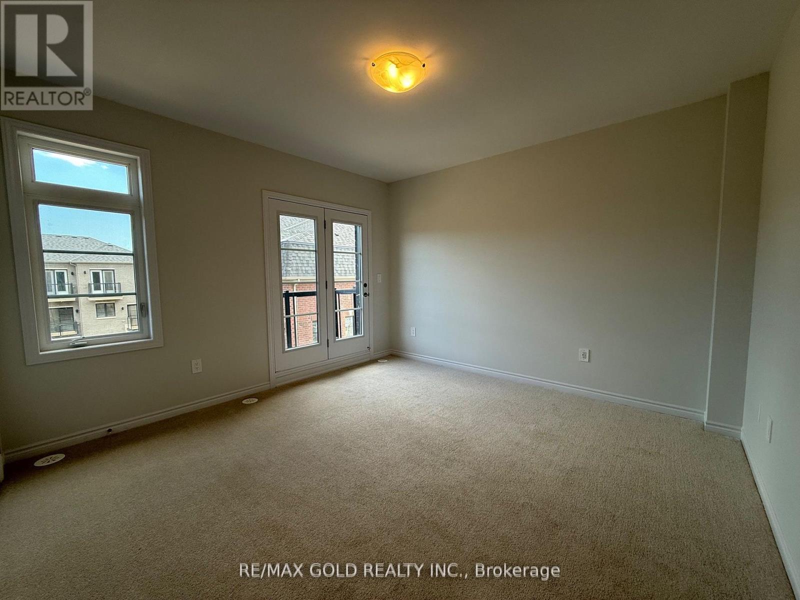 5954 Saigon Street, Mississauga, Ontario  L5V 2V9 - Photo 17 - W12433029