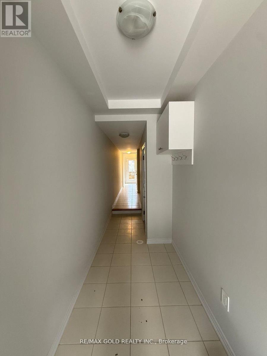 5954 Saigon Street, Mississauga, Ontario  L5V 2V9 - Photo 3 - W12433029