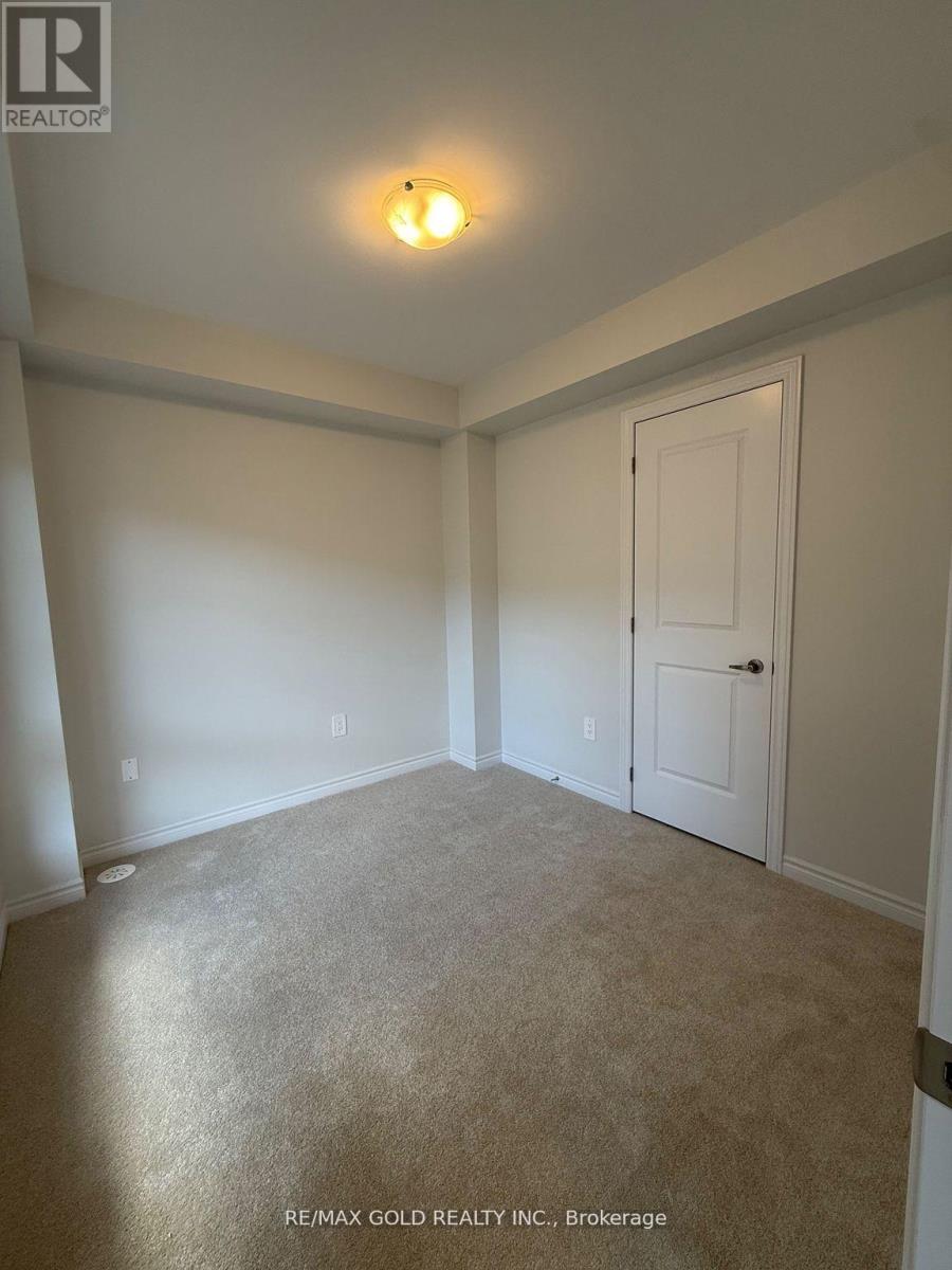 5954 Saigon Street, Mississauga, Ontario  L5V 2V9 - Photo 4 - W12433029