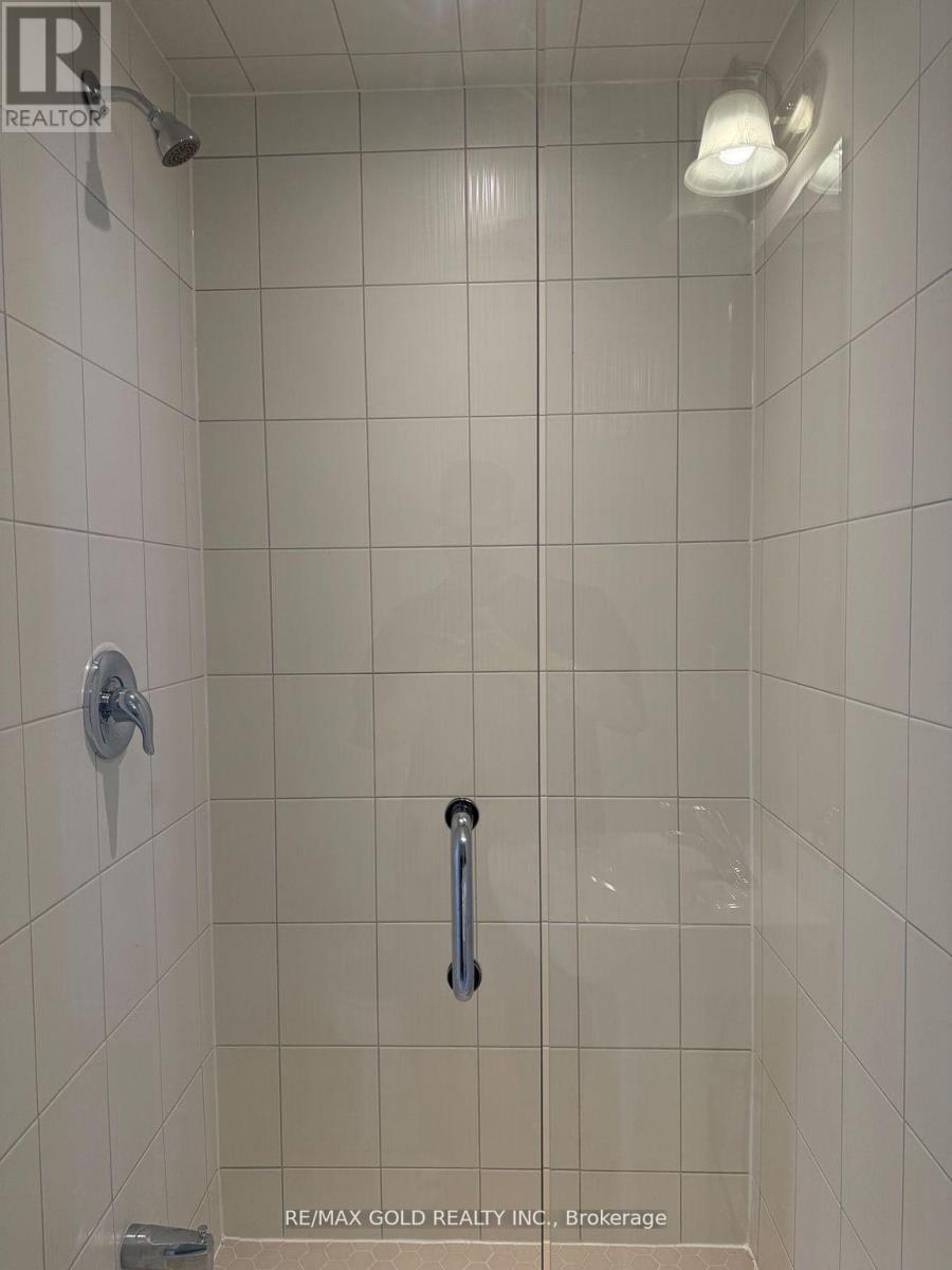 5954 Saigon Street, Mississauga, Ontario  L5V 2V9 - Photo 6 - W12433029