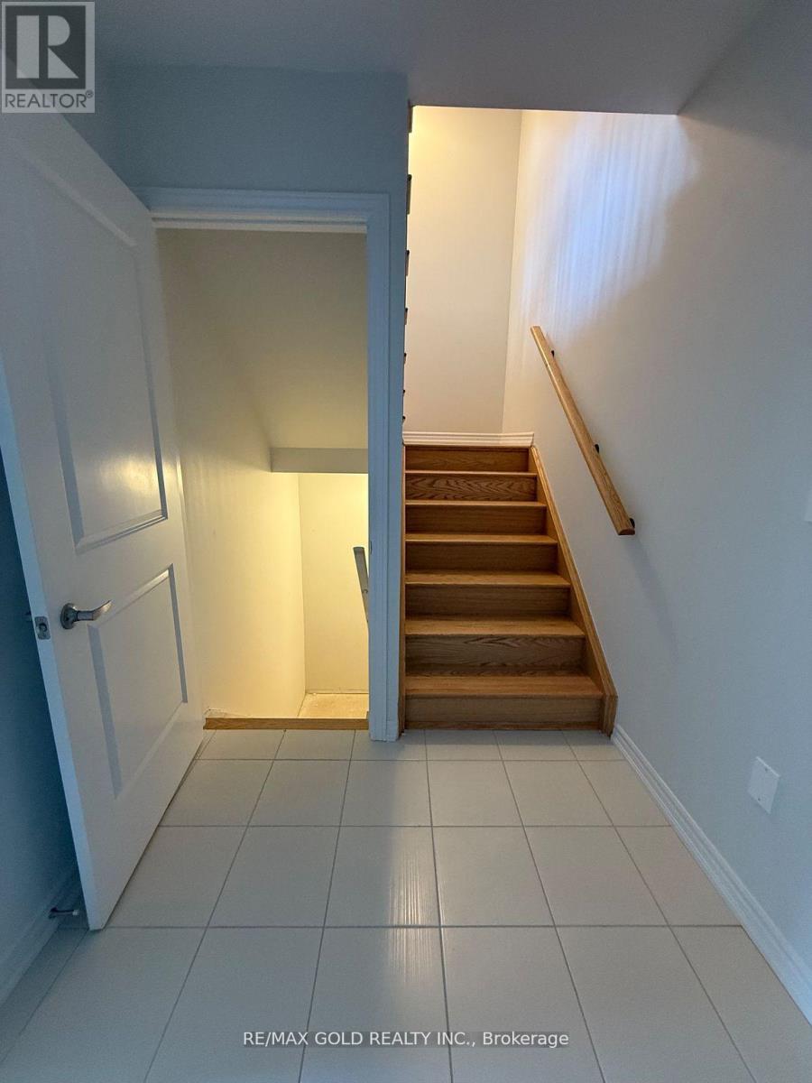 5954 Saigon Street, Mississauga, Ontario  L5V 2V9 - Photo 7 - W12433029