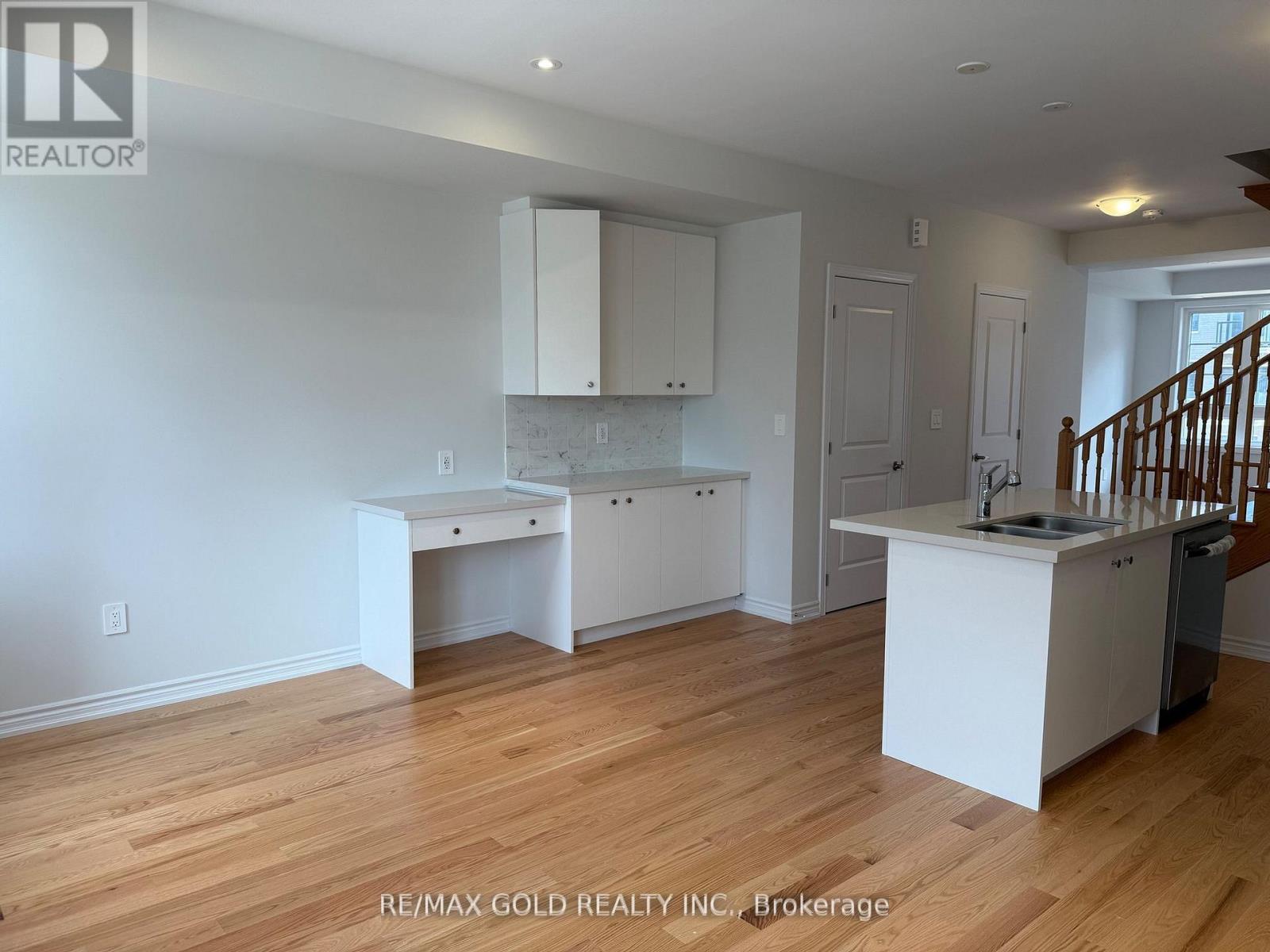 5954 Saigon Street, Mississauga, Ontario  L5V 2V9 - Photo 9 - W12433029