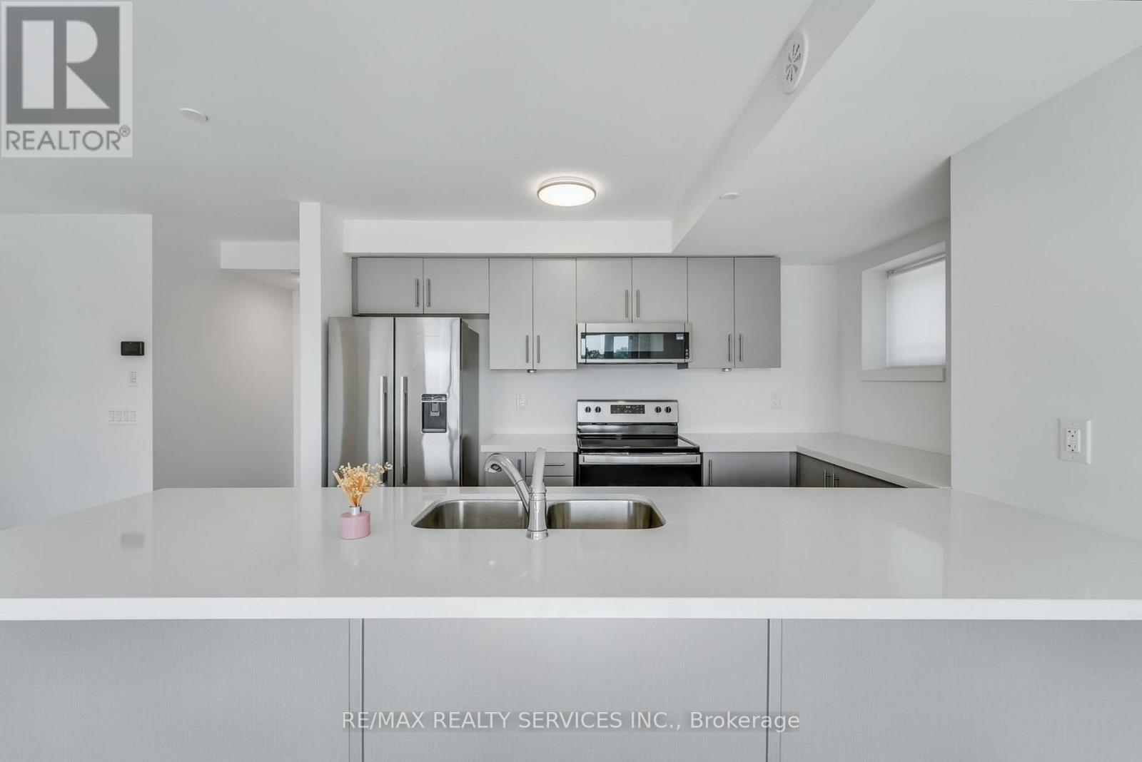 13 - 155 Veterans Drive, Brampton, Ontario  L7A 5L2 - Photo 13 - W12433034