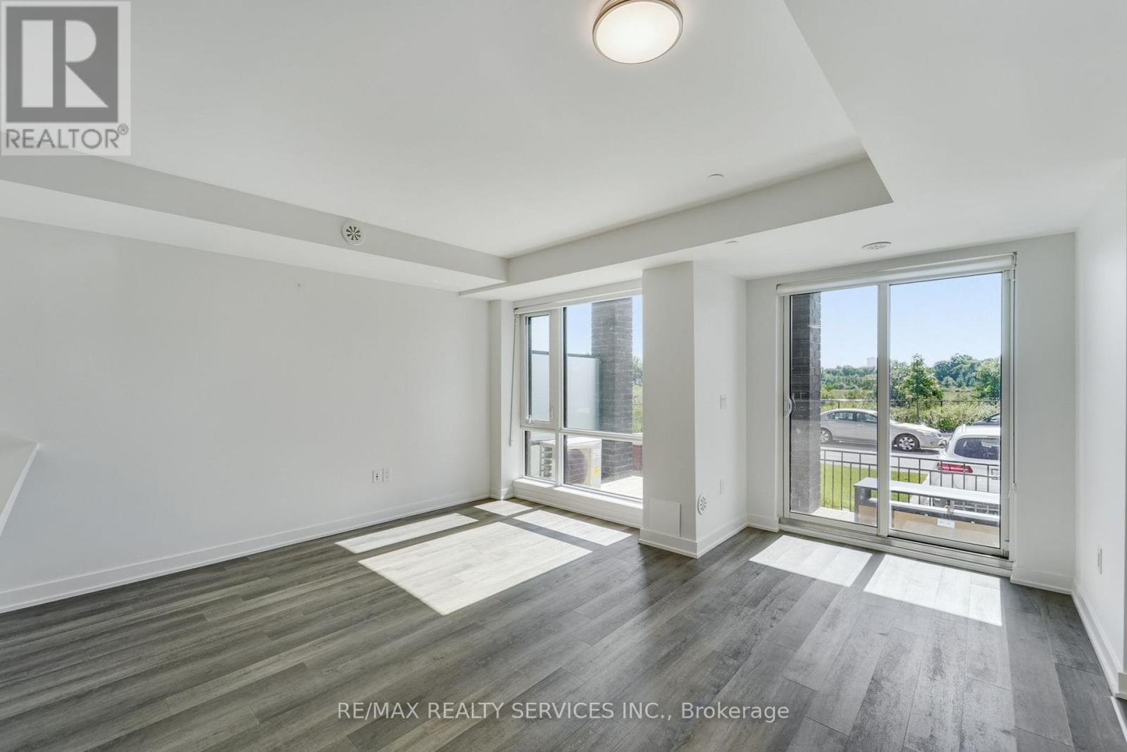 13 - 155 Veterans Drive, Brampton, Ontario  L7A 5L2 - Photo 5 - W12433034