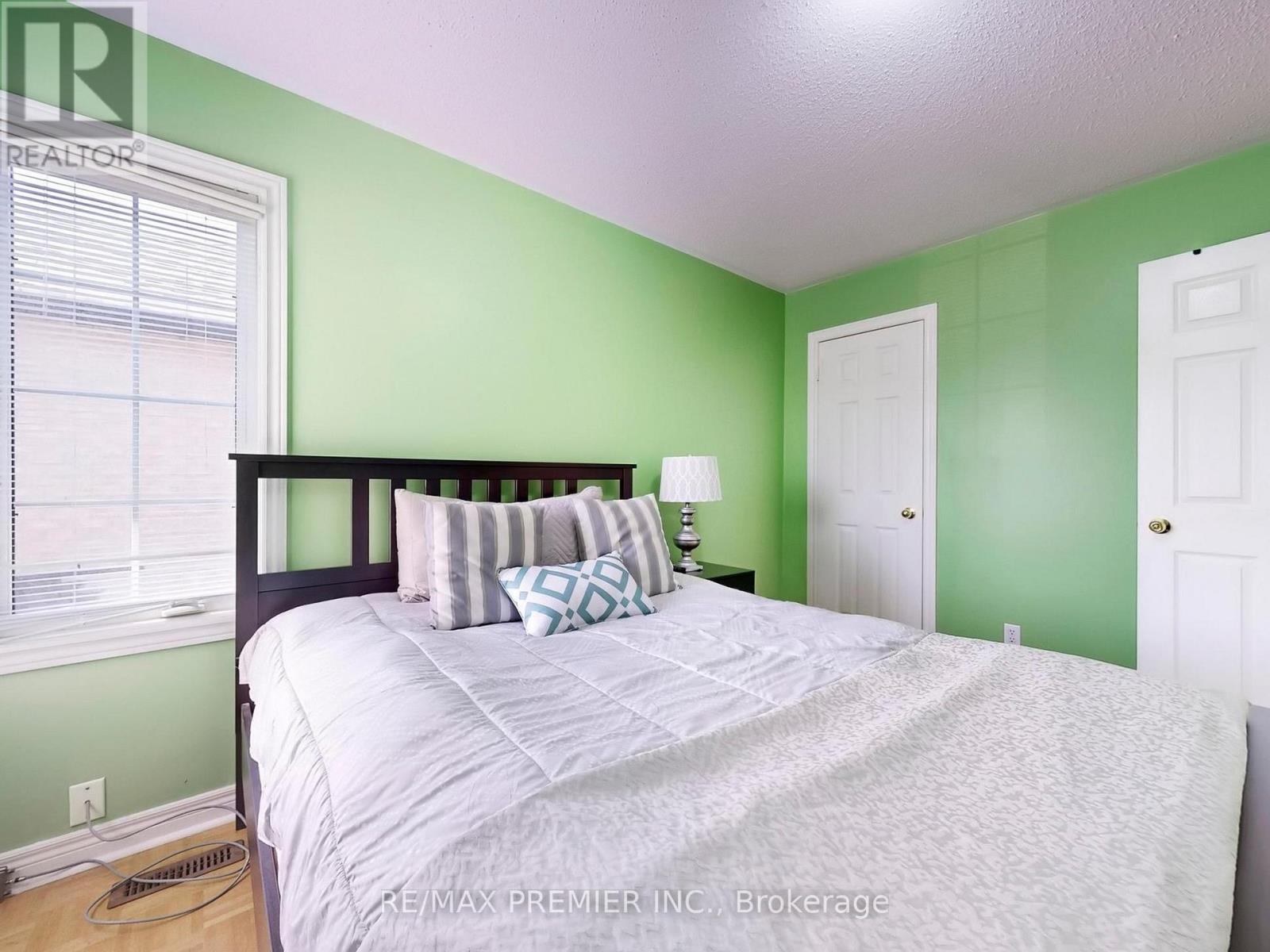 5869 Yachtsman Crossing, Mississauga, Ontario  L5M 6P1 - Photo 19 - W12433040